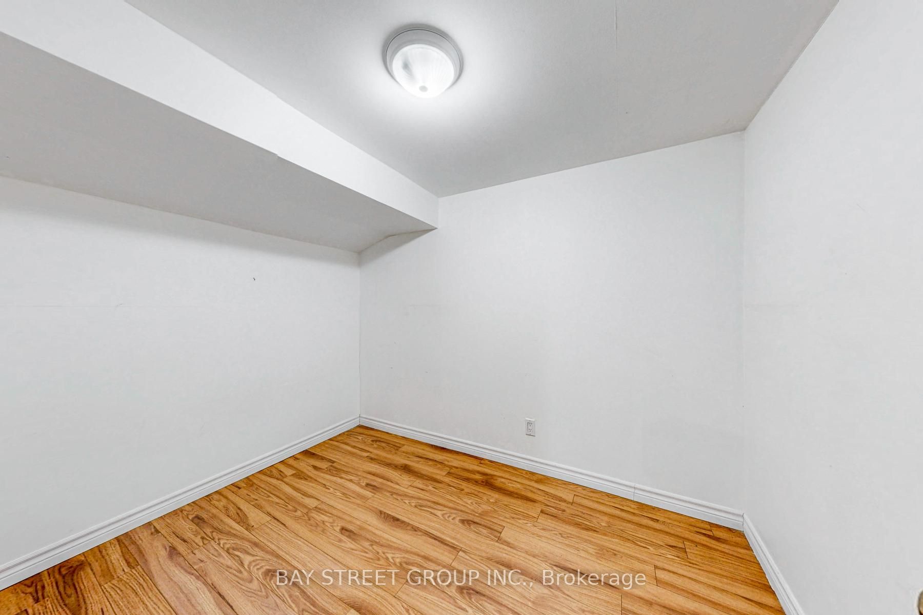 #13 - 1232 Guelph Line Property Photo 30