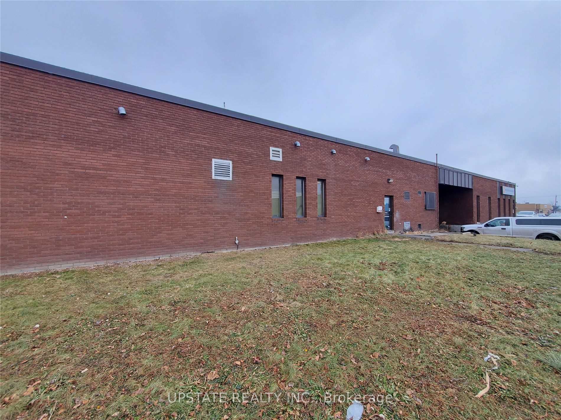 1340 Aerowood Dr Property Photo 3