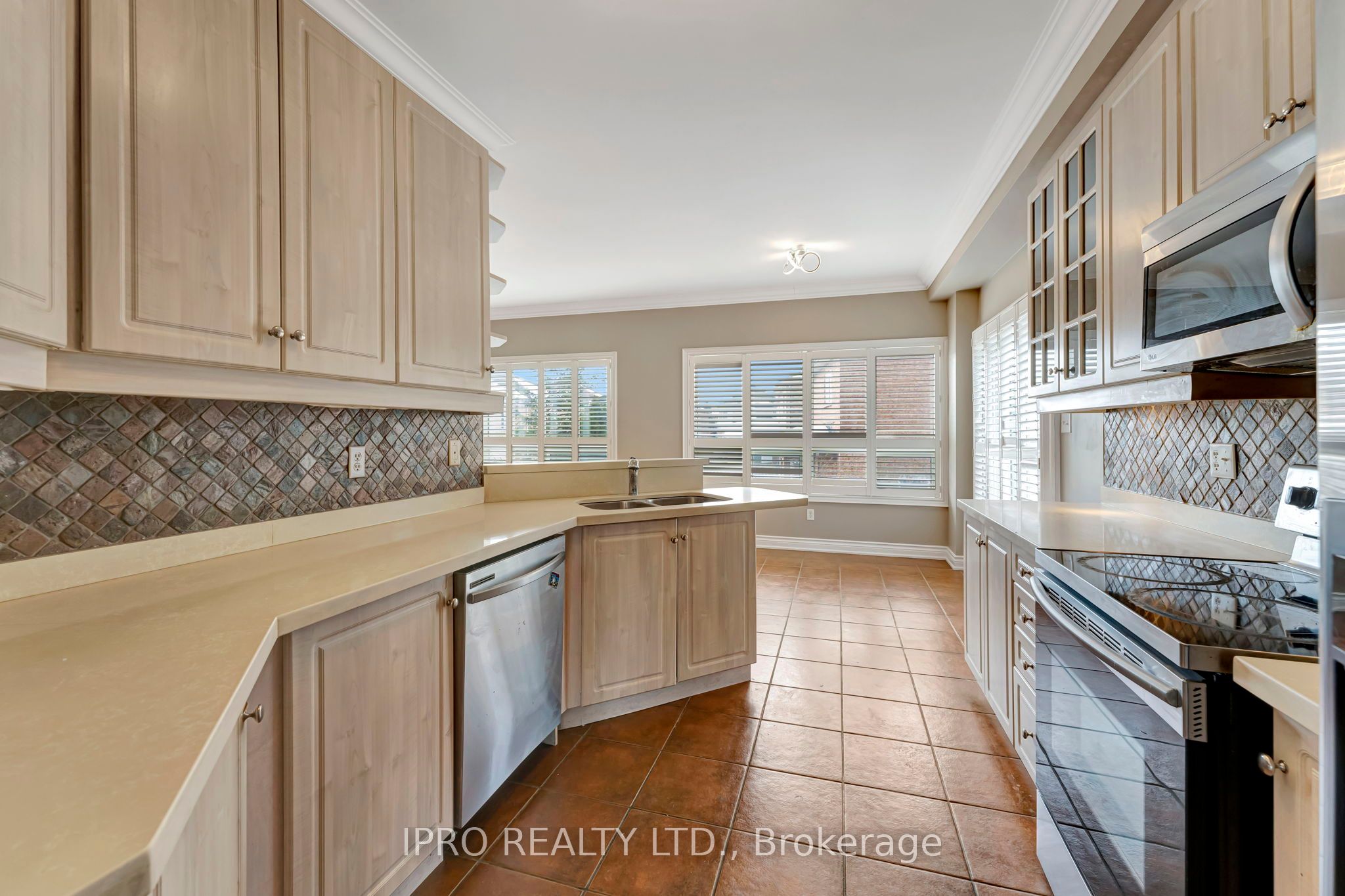 5448 Churchill Meadows Boulevard Property Photo 9