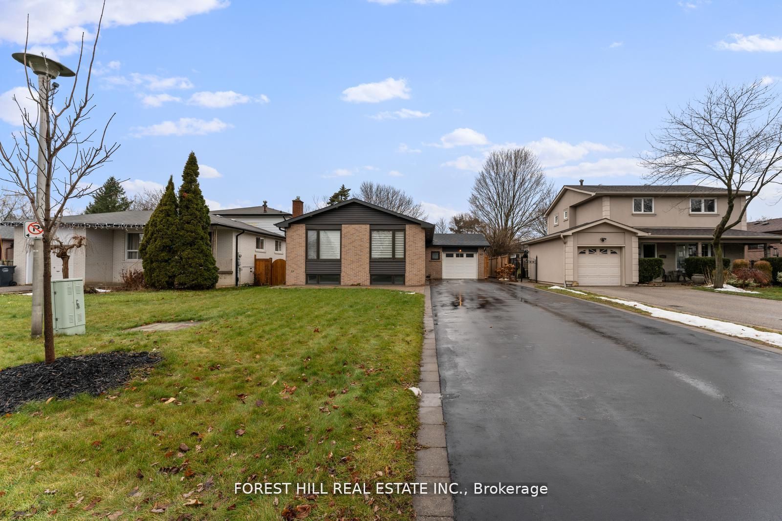165 Kingsview Dr Property Photo