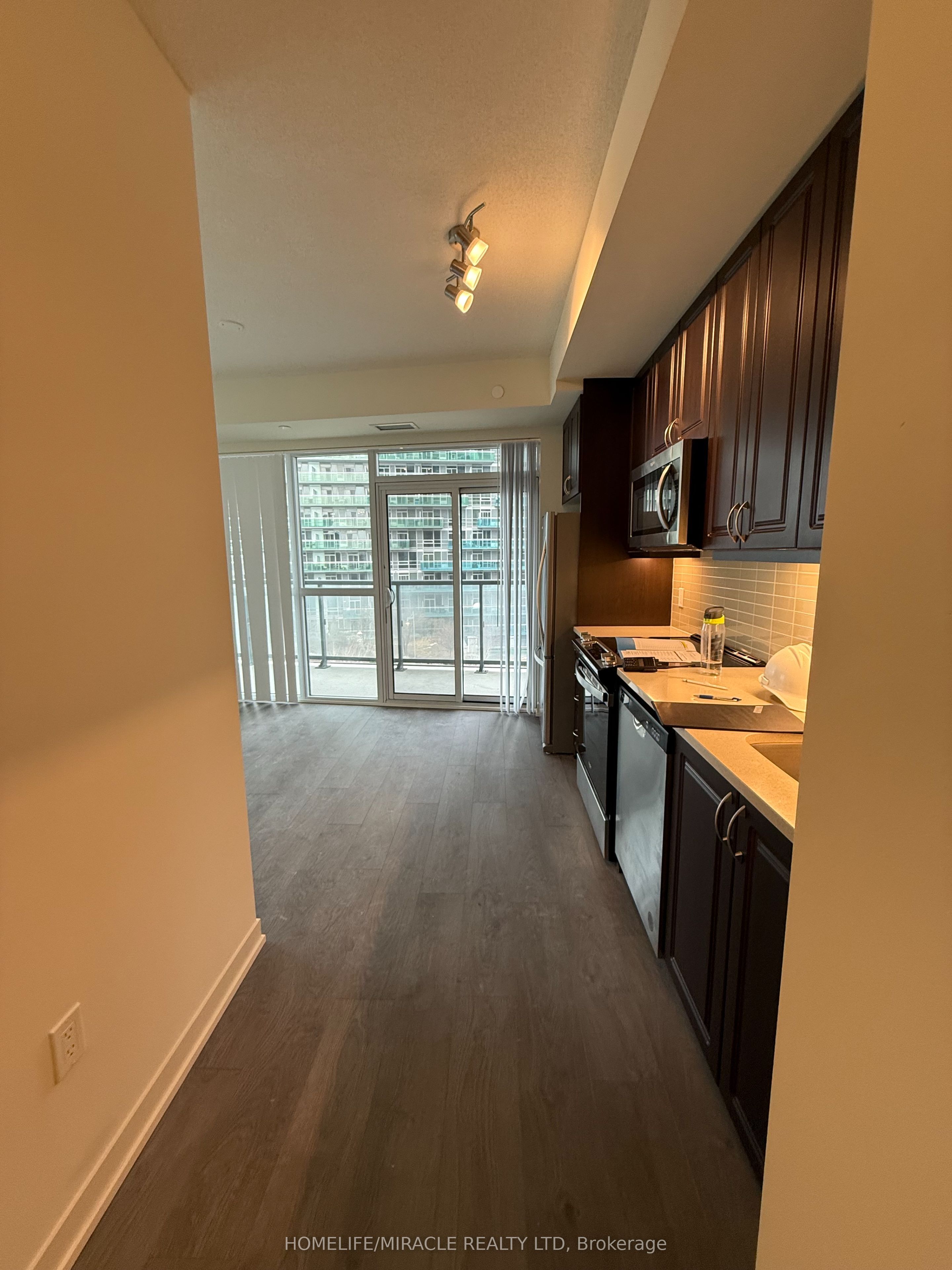 #611 - 38 Annie Craig Drive Property Photo 6