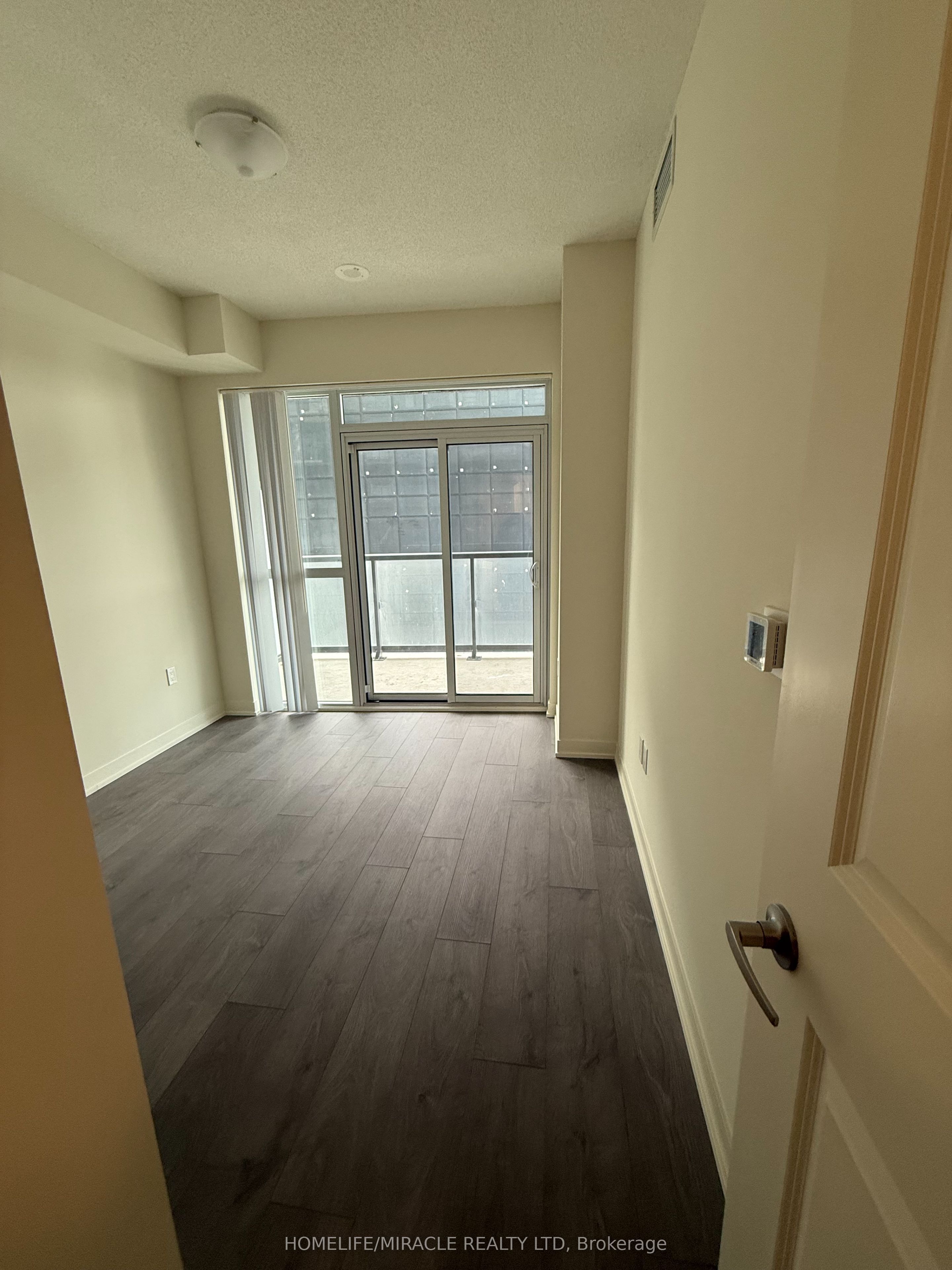 #611 - 38 Annie Craig Drive Property Photo 9