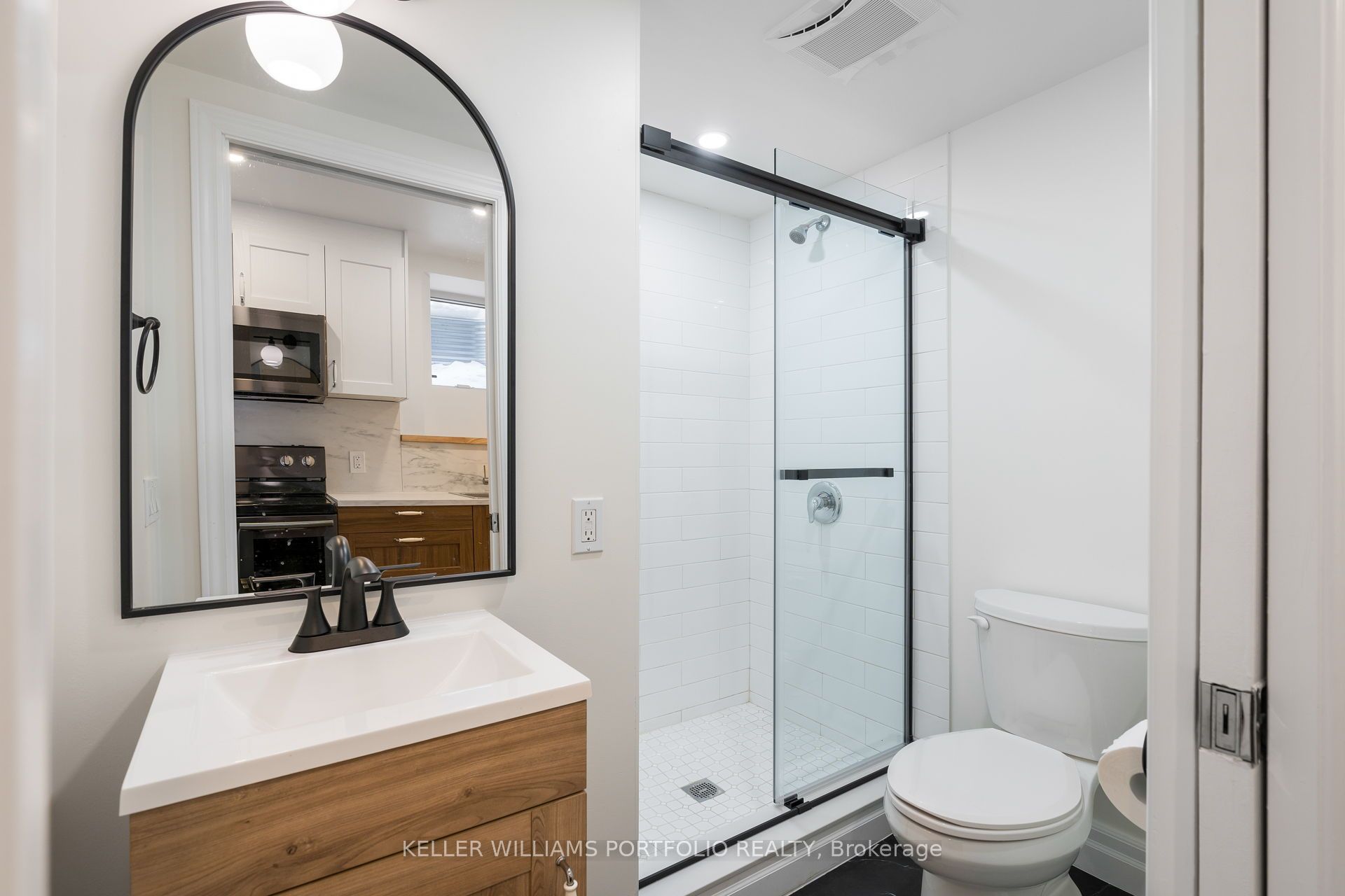 #lower - 575 Clendenan Avenue Property Photo 9