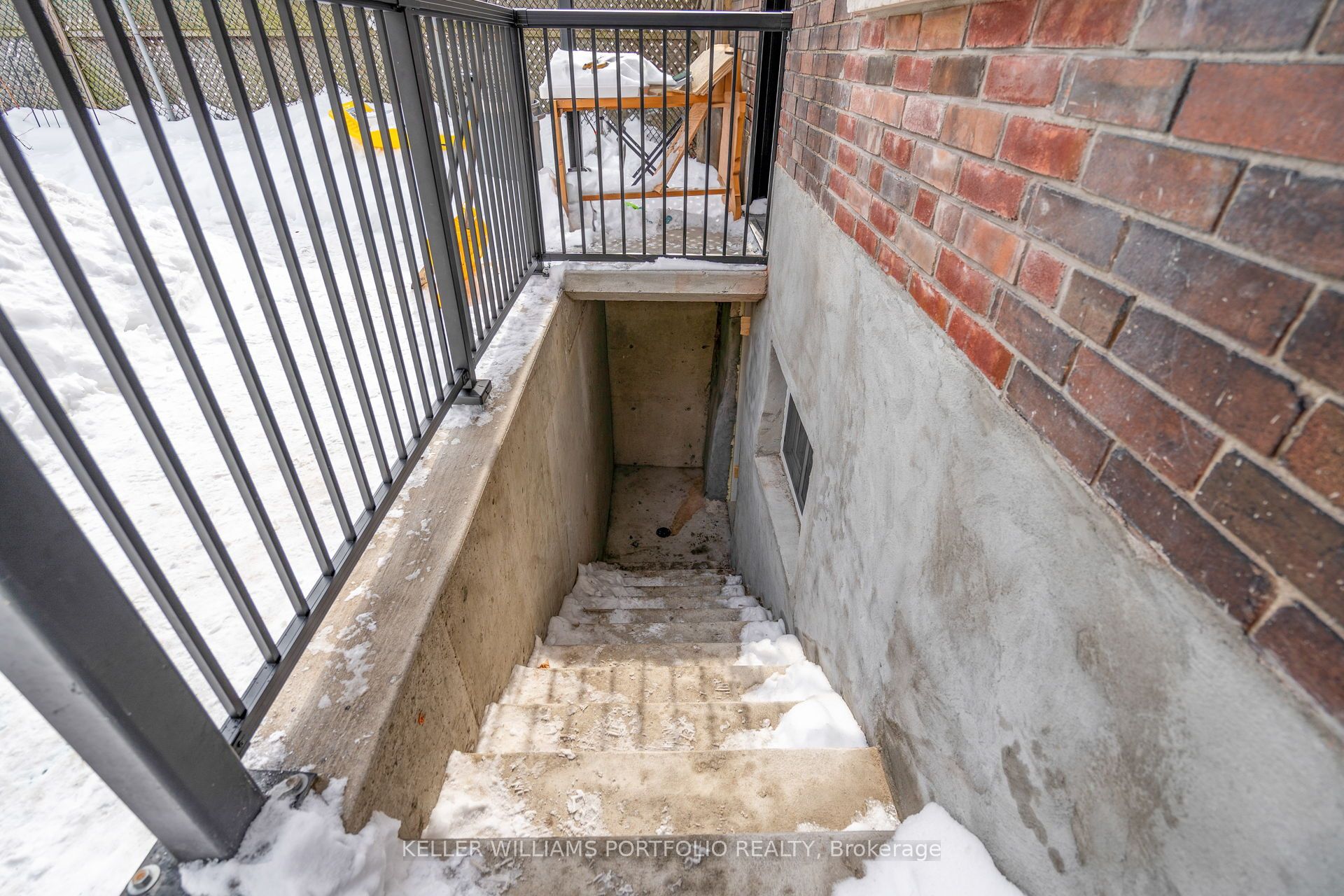 #lower - 575 Clendenan Avenue Property Photo 17
