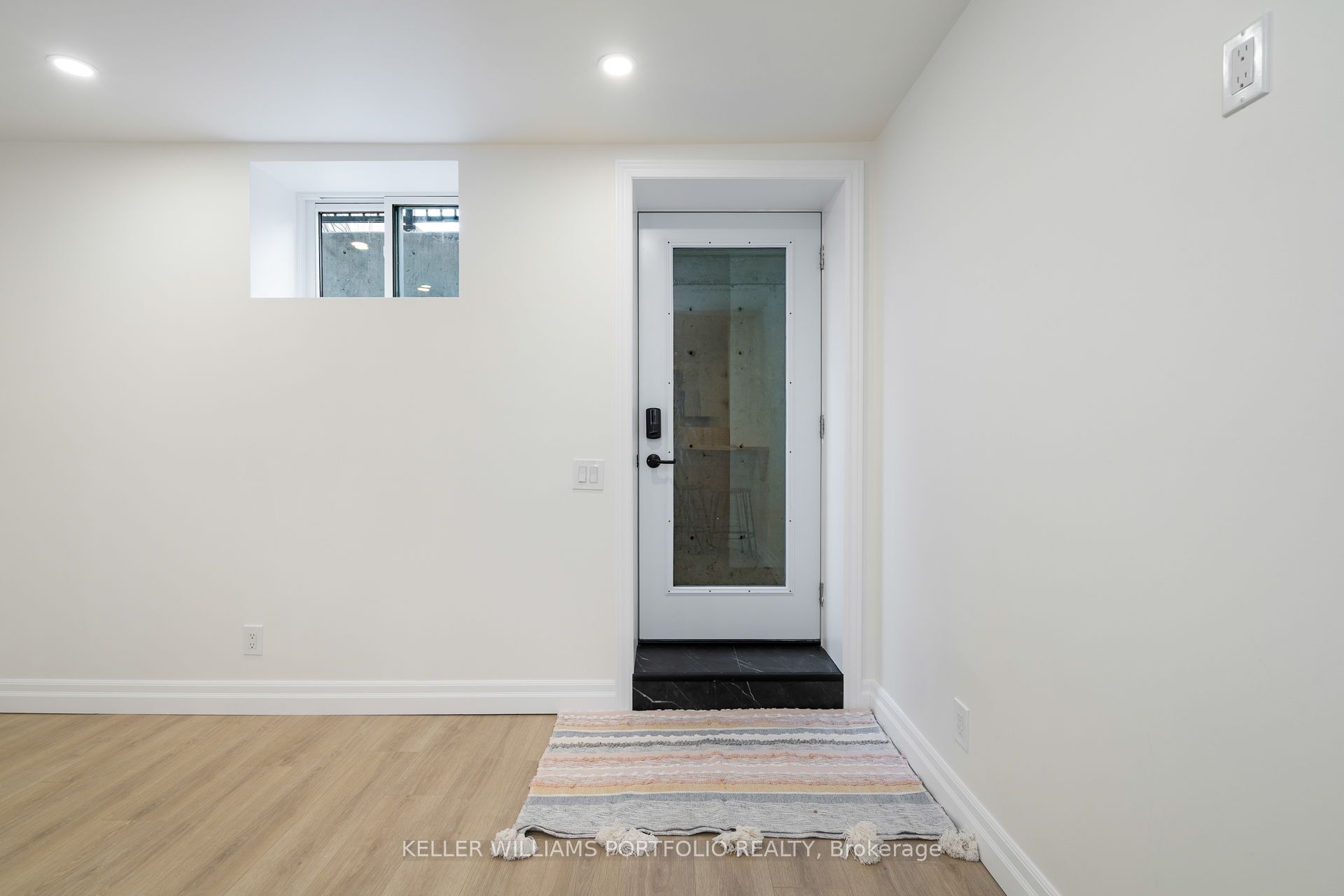 #lower - 575 Clendenan Avenue Property Photo 19