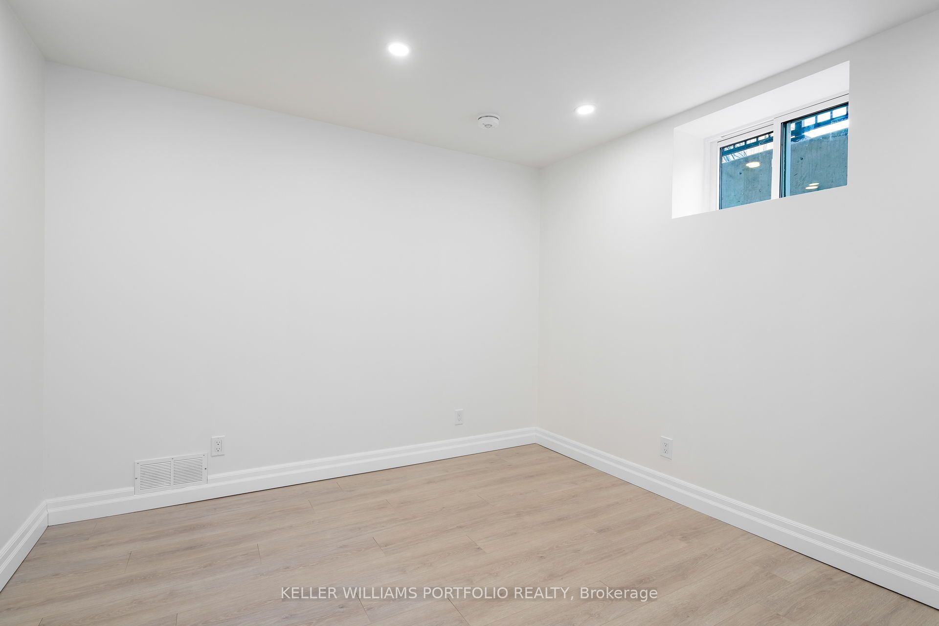 #lower - 575 Clendenan Avenue Property Photo 22
