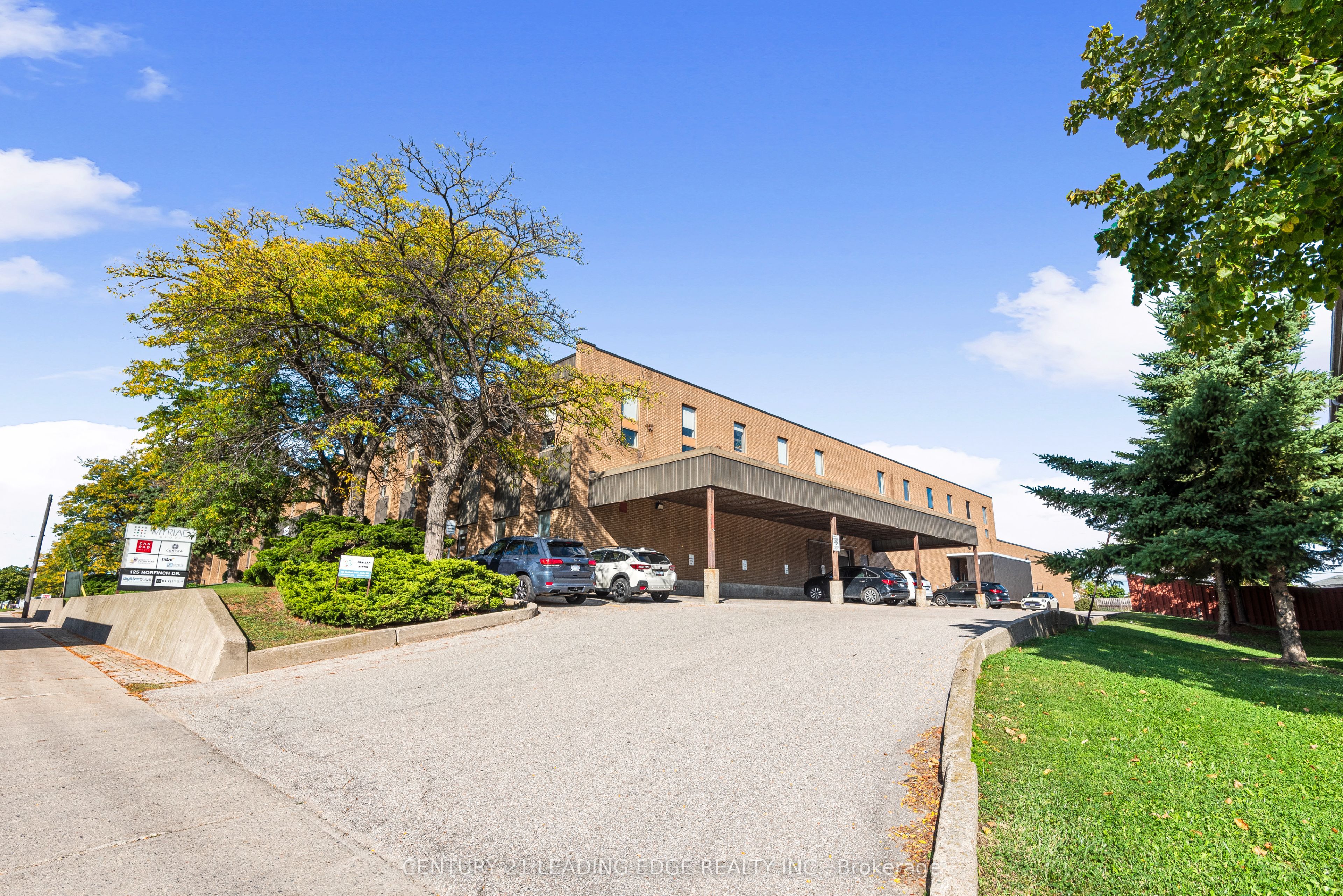 #205 - 125 Norfinch Drive Property Photo 3