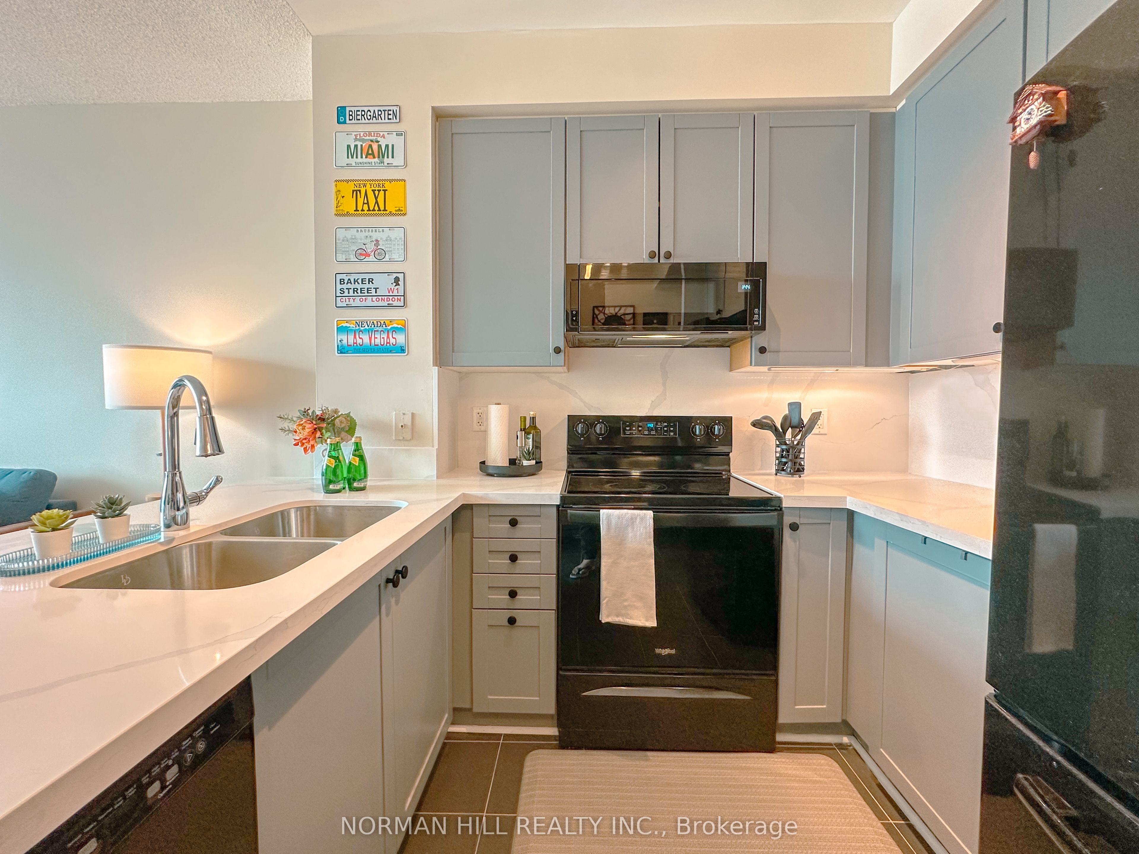 #2410 - 3939 Duke Of York Boulevard Property Photo 9