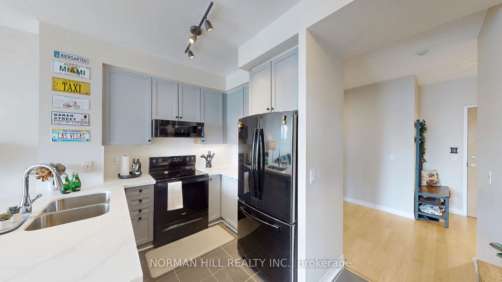 #2410 - 3939 Duke Of York Boulevard Property Photo 10
