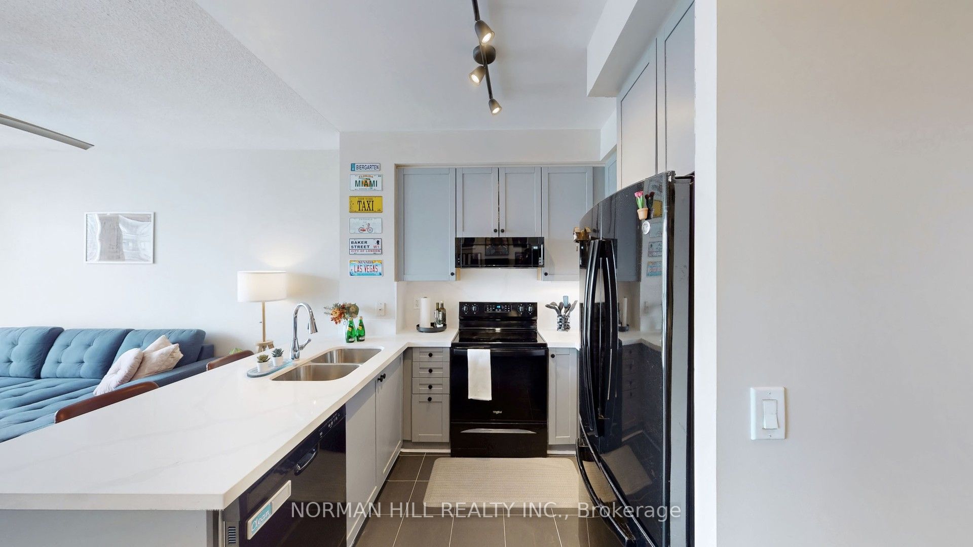 #2410 - 3939 Duke Of York Boulevard Property Photo 12