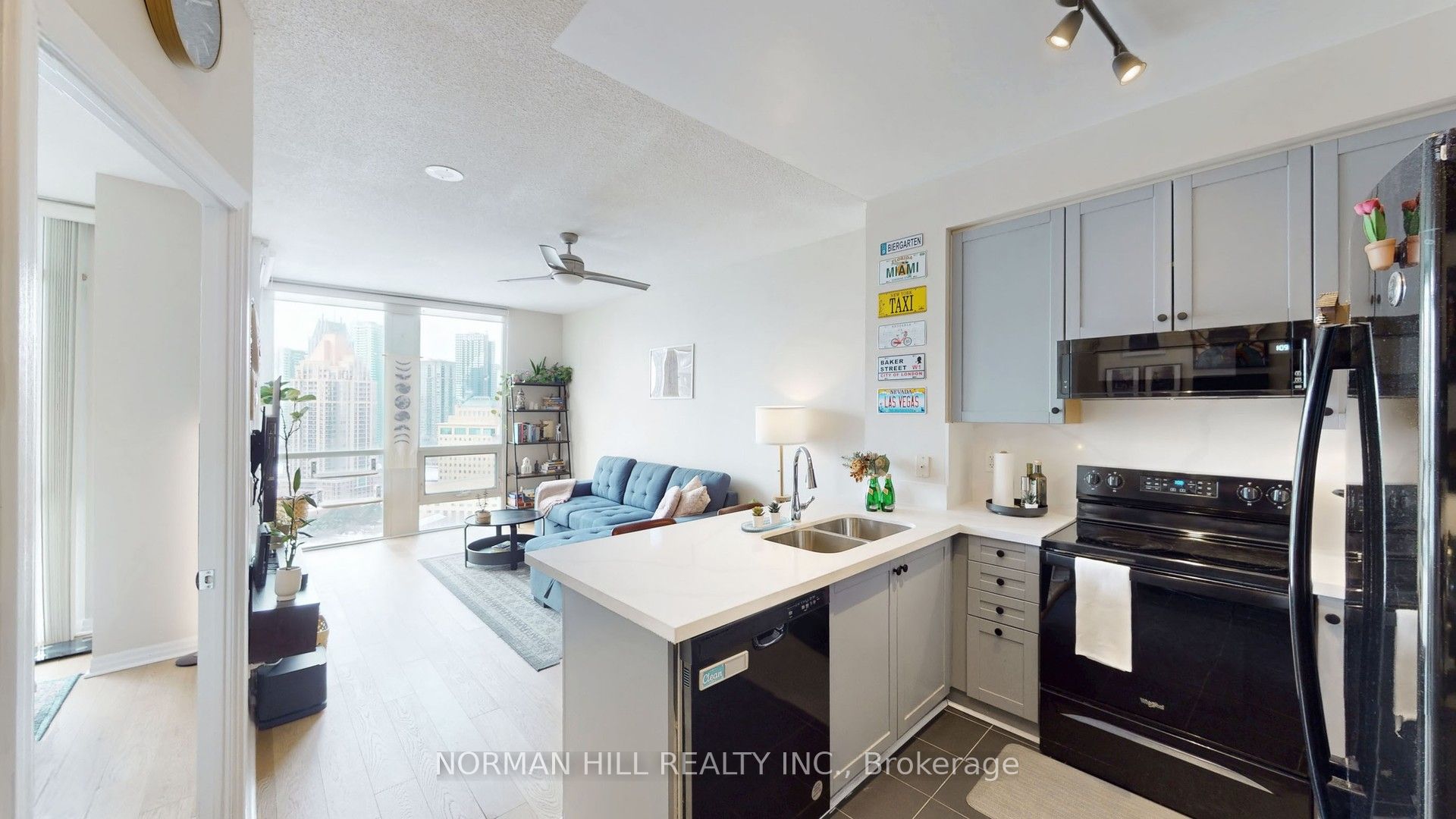 #2410 - 3939 Duke Of York Boulevard Property Photo 13