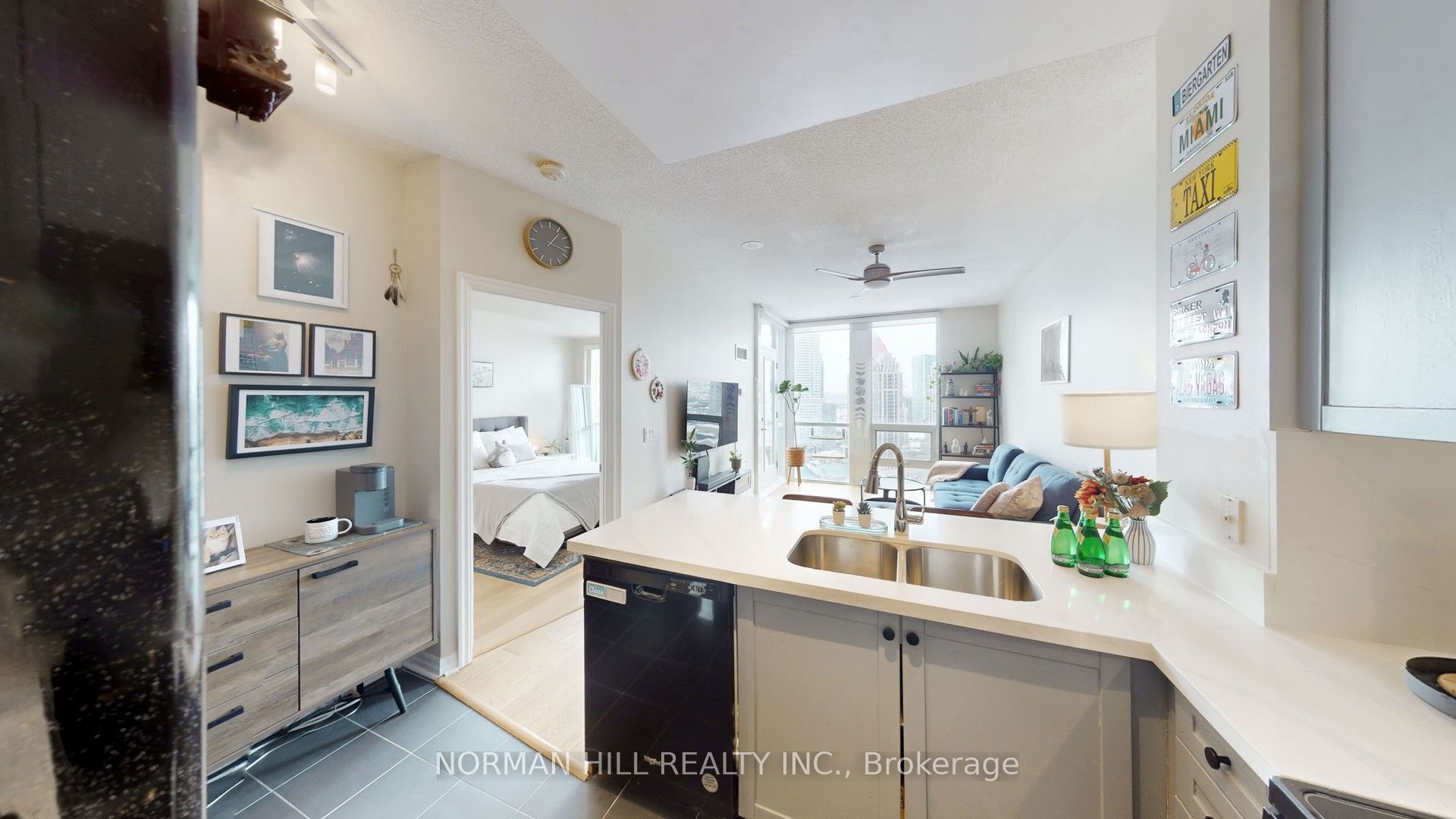 #2410 - 3939 Duke Of York Boulevard Property Photo 14