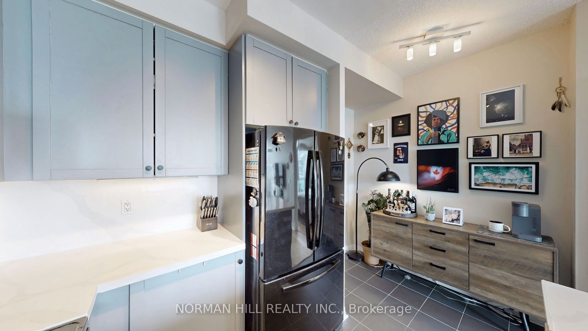 #2410 - 3939 Duke Of York Boulevard Property Photo 15