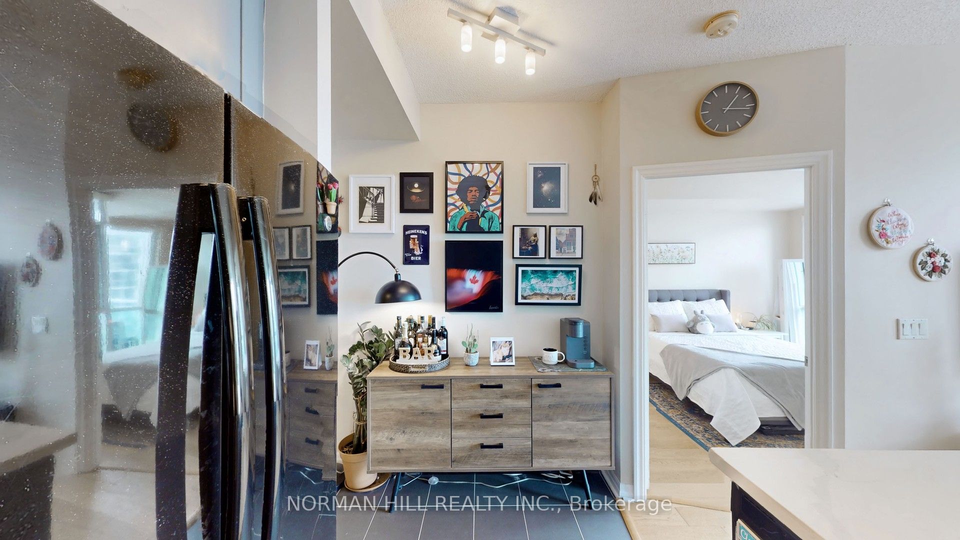 #2410 - 3939 Duke Of York Boulevard Property Photo 16