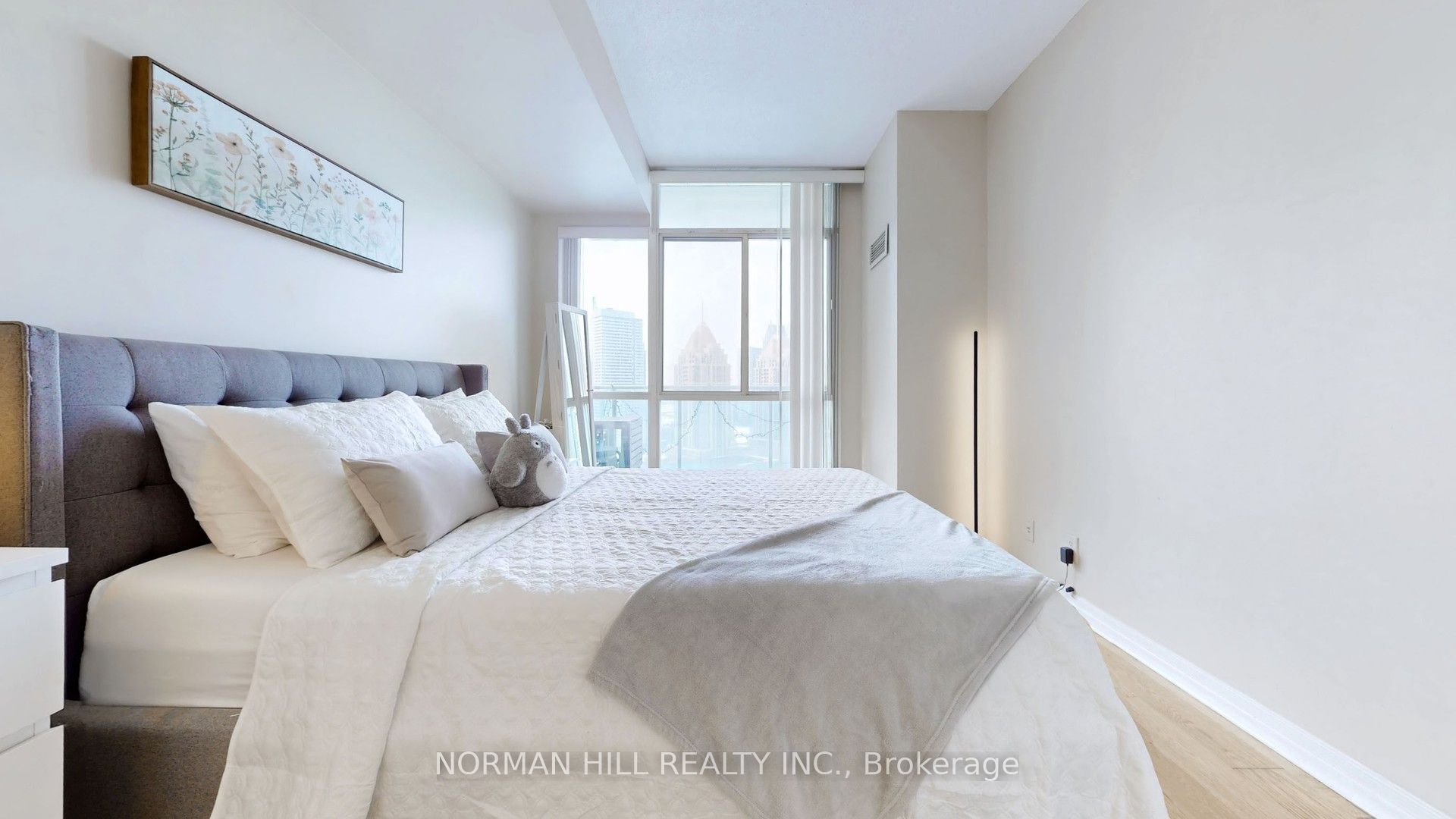 #2410 - 3939 Duke Of York Boulevard Property Photo 19