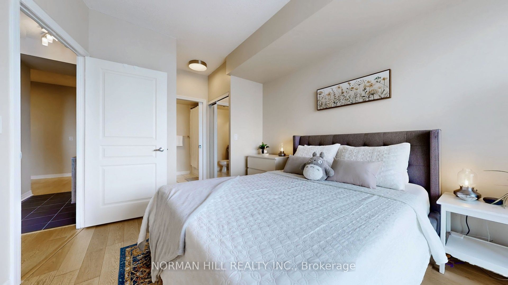 #2410 - 3939 Duke Of York Boulevard Property Photo 20