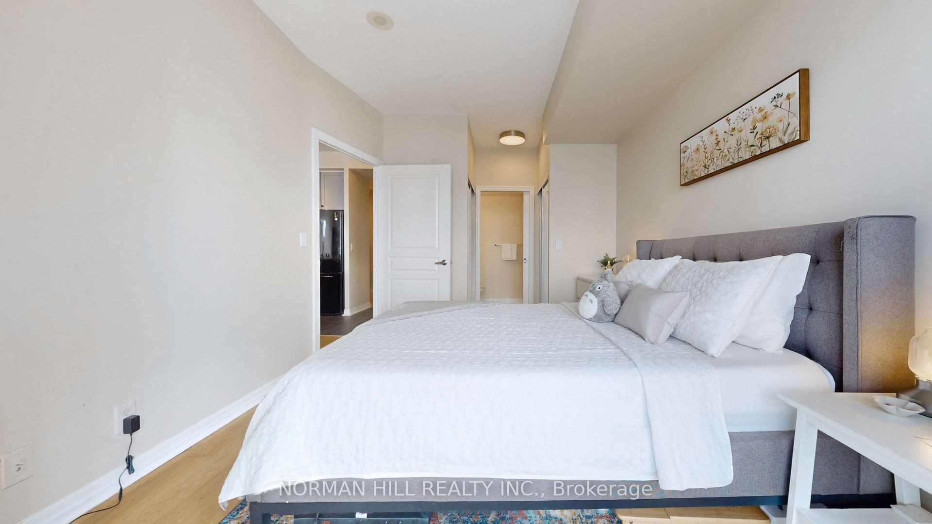 #2410 - 3939 Duke Of York Boulevard Property Photo 22