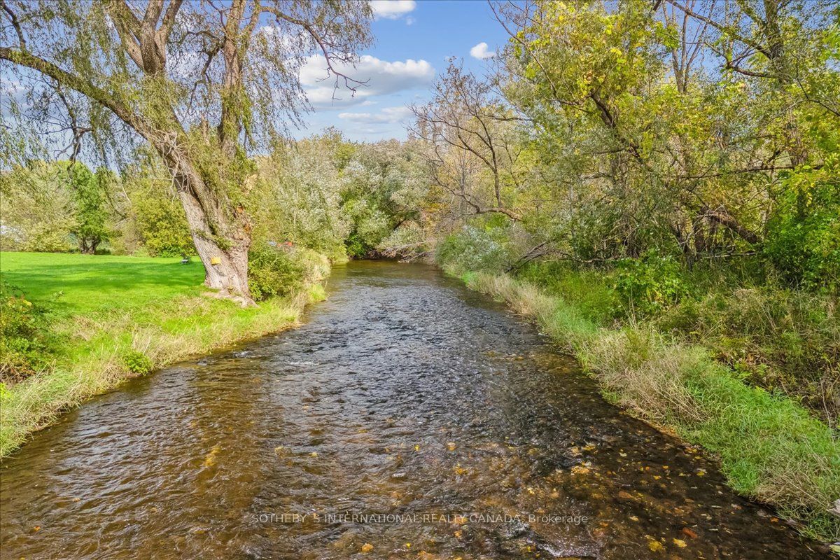 9 Walkers Line Property Photo 5