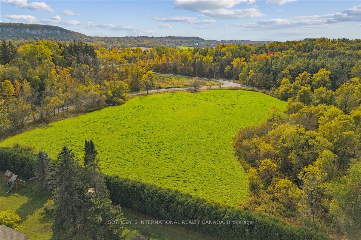 9 Walkers Line Property Photo 6