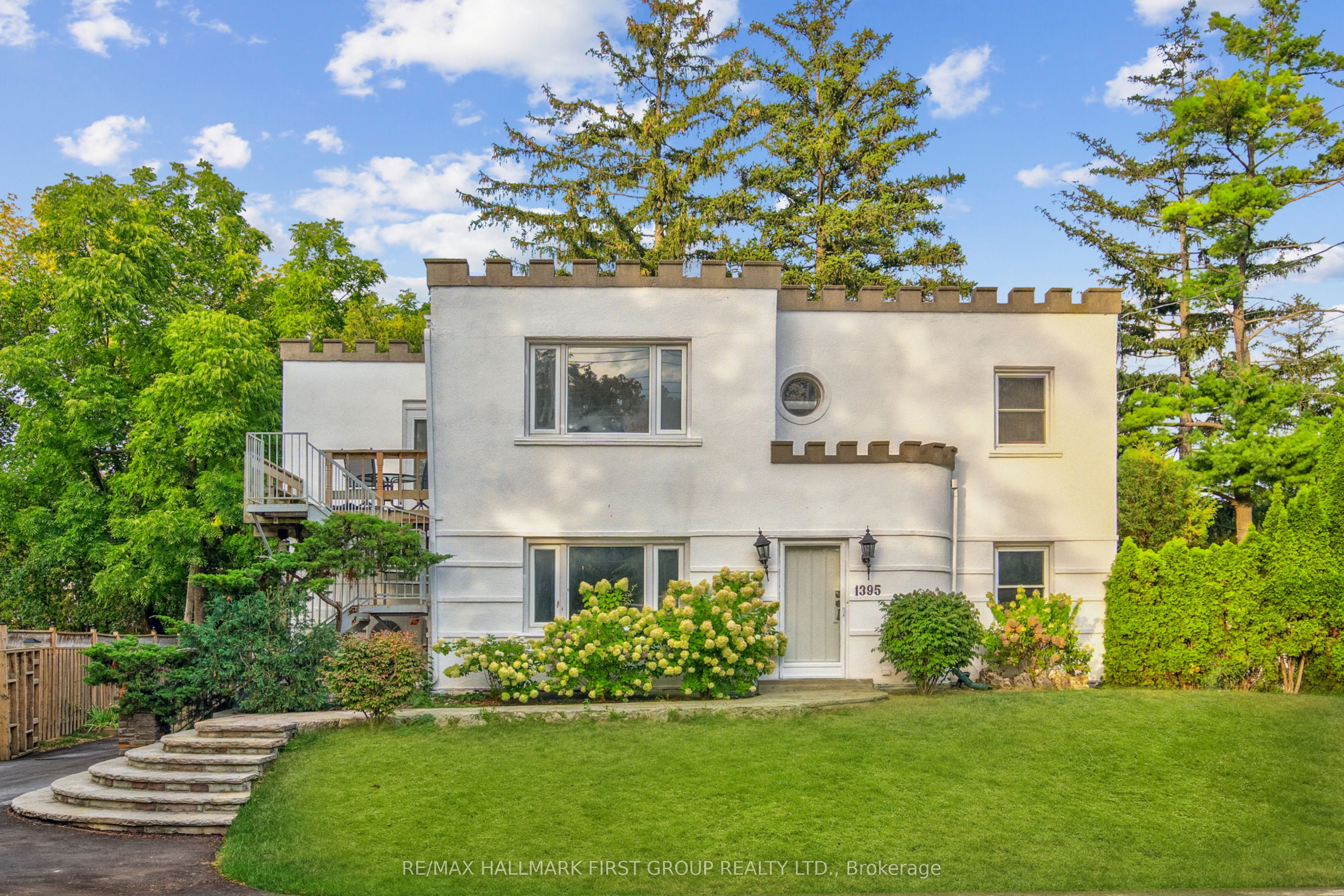 1395 Hurontario Street Property Photo 2