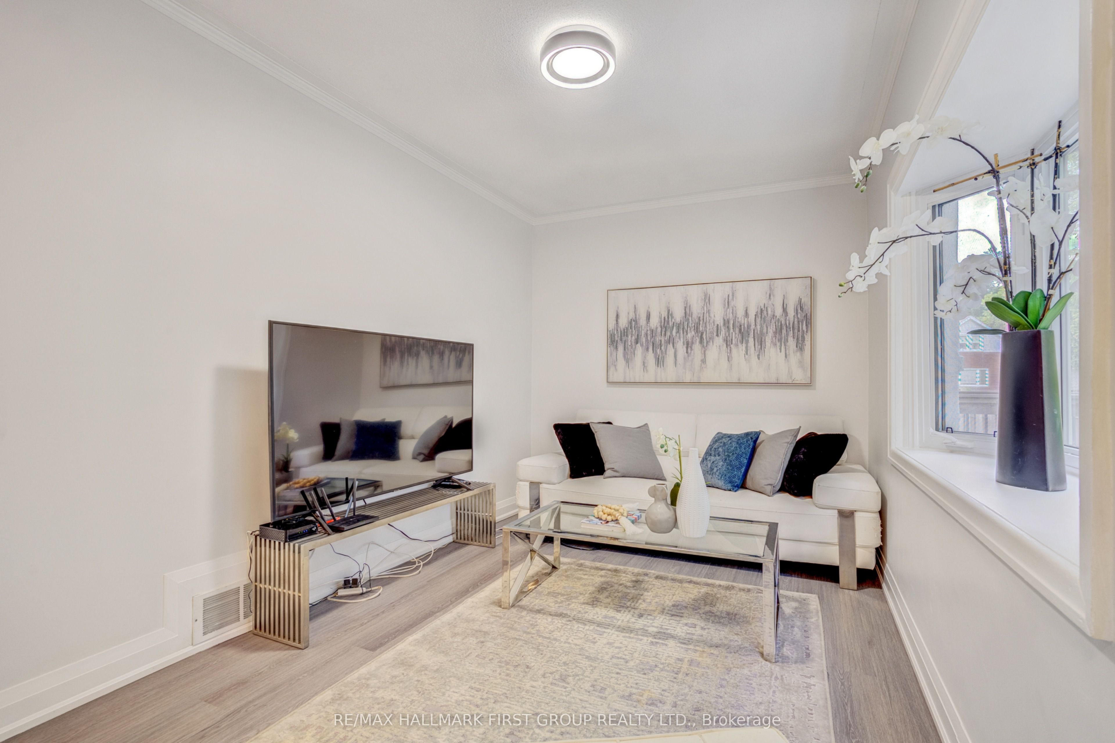 1395 Hurontario Street Property Photo 5
