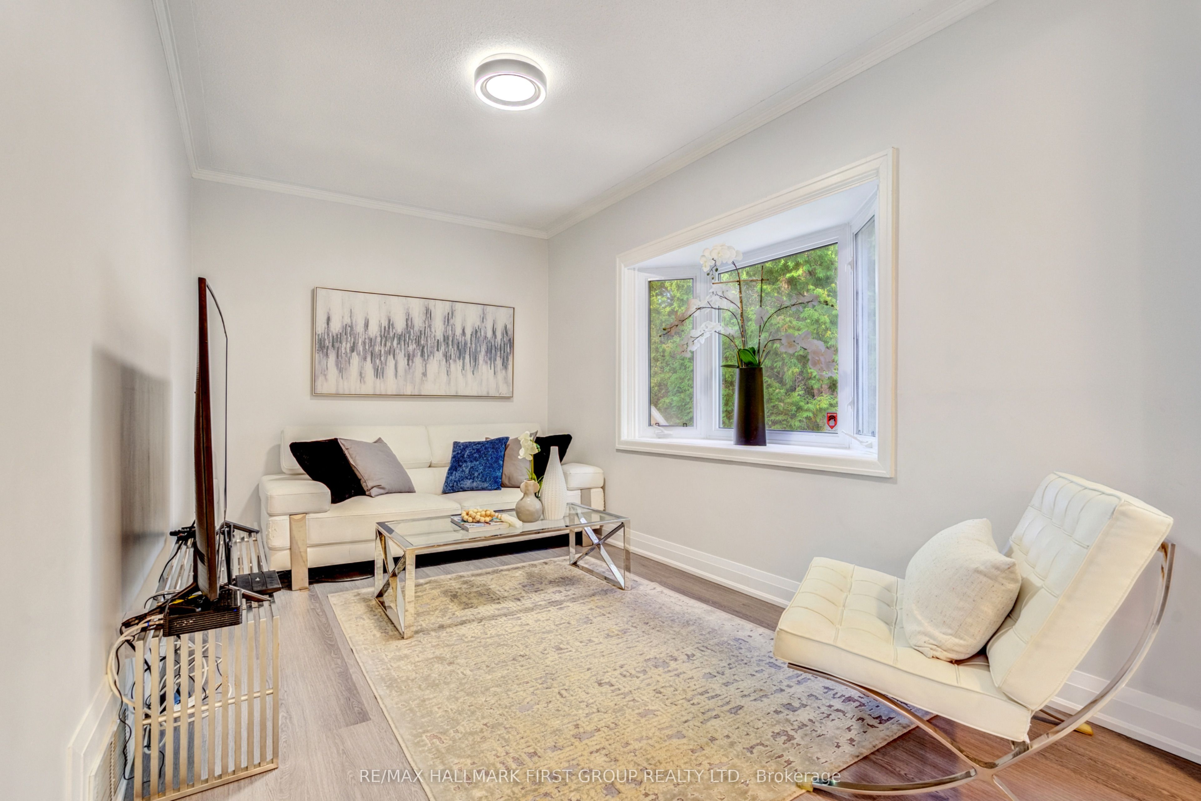 1395 Hurontario Street Property Photo 7
