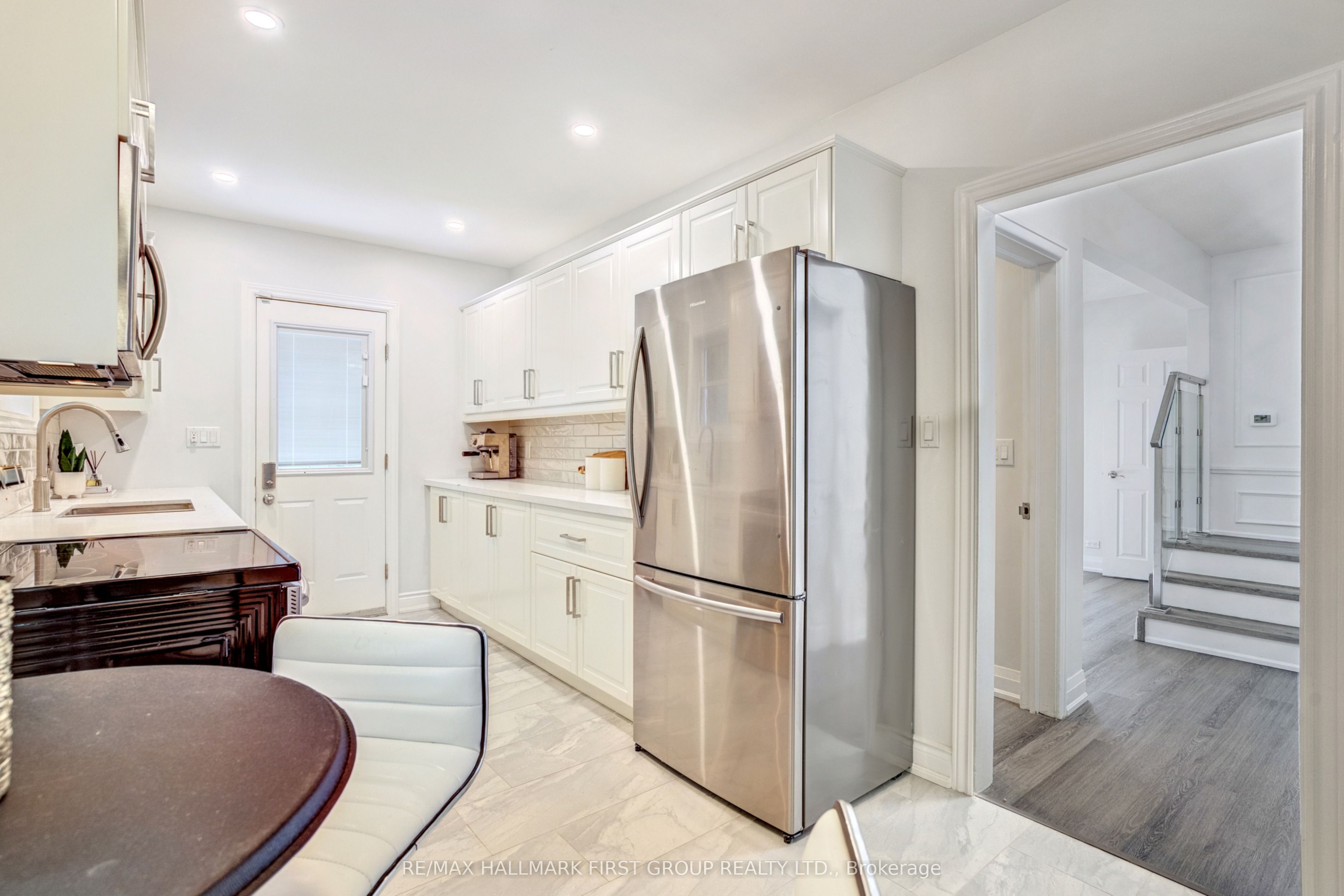 1395 Hurontario Street Property Photo 9