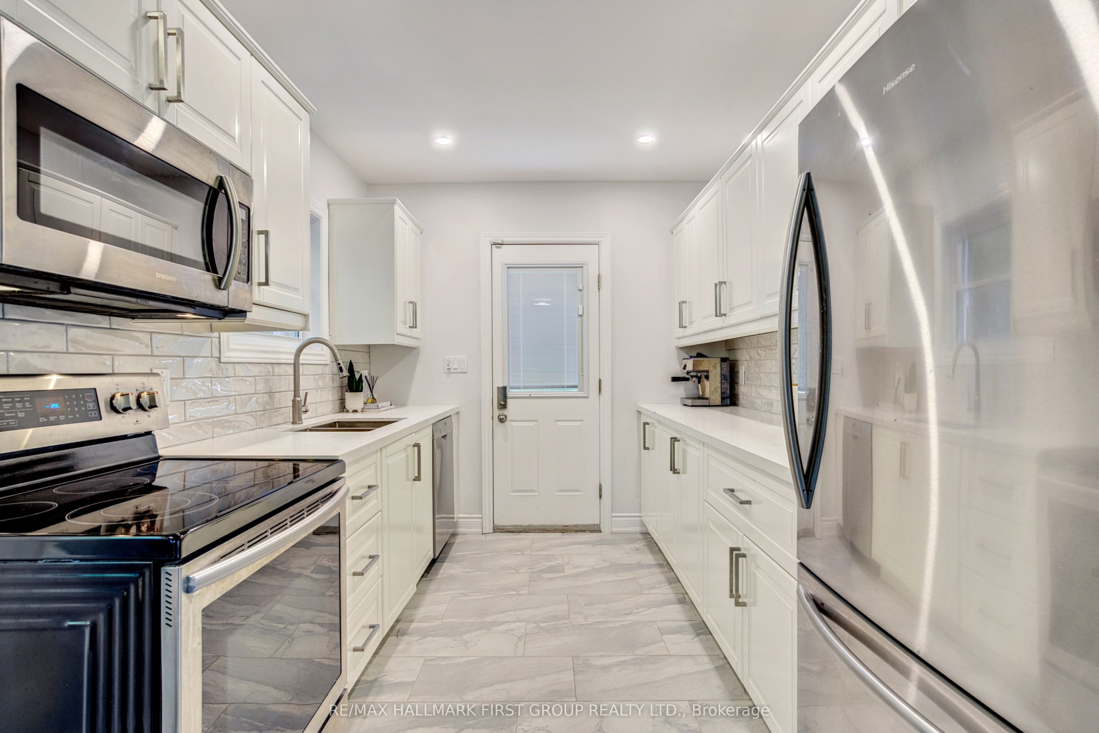 1395 Hurontario Street Property Photo 10