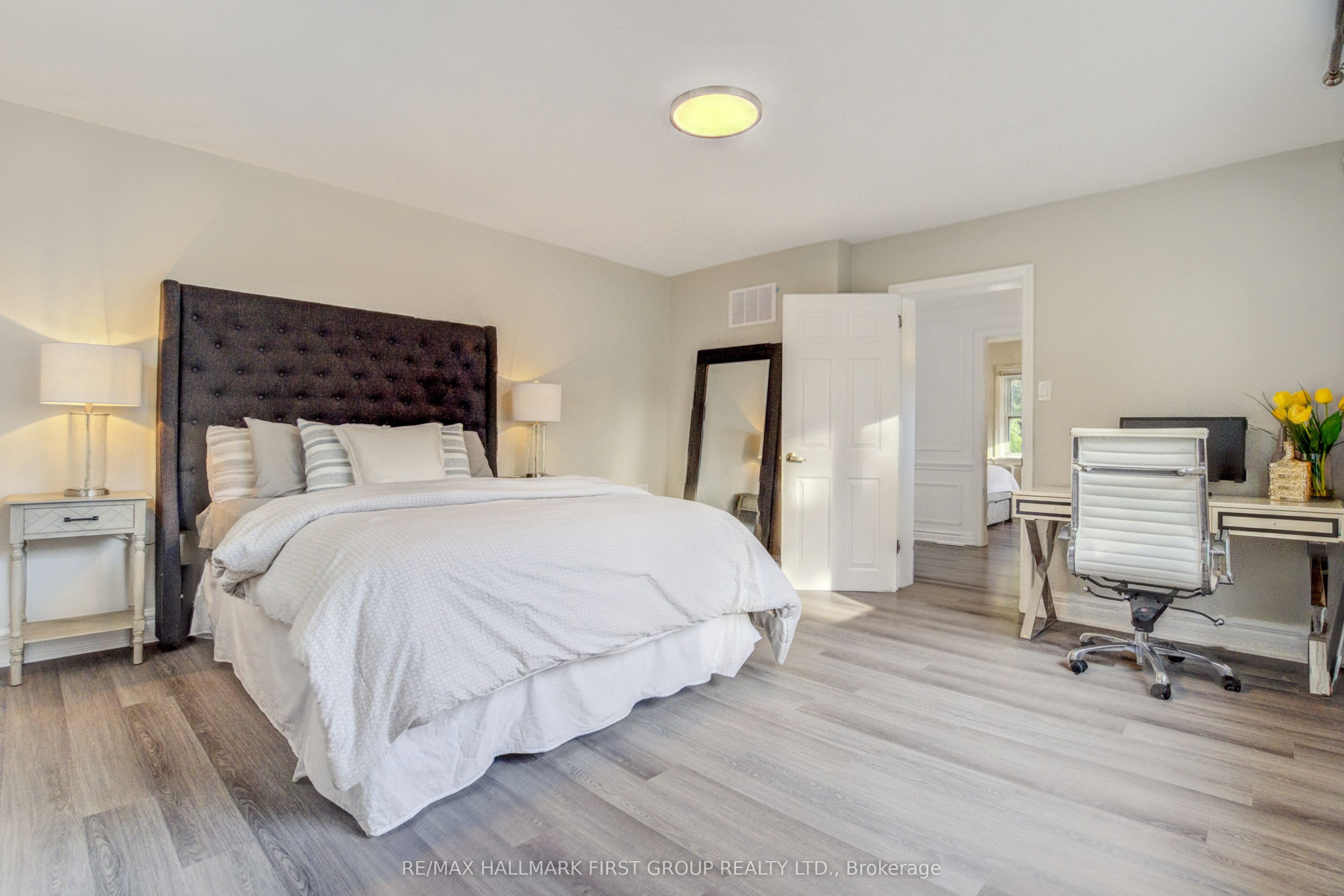 1395 Hurontario Street Property Photo 13