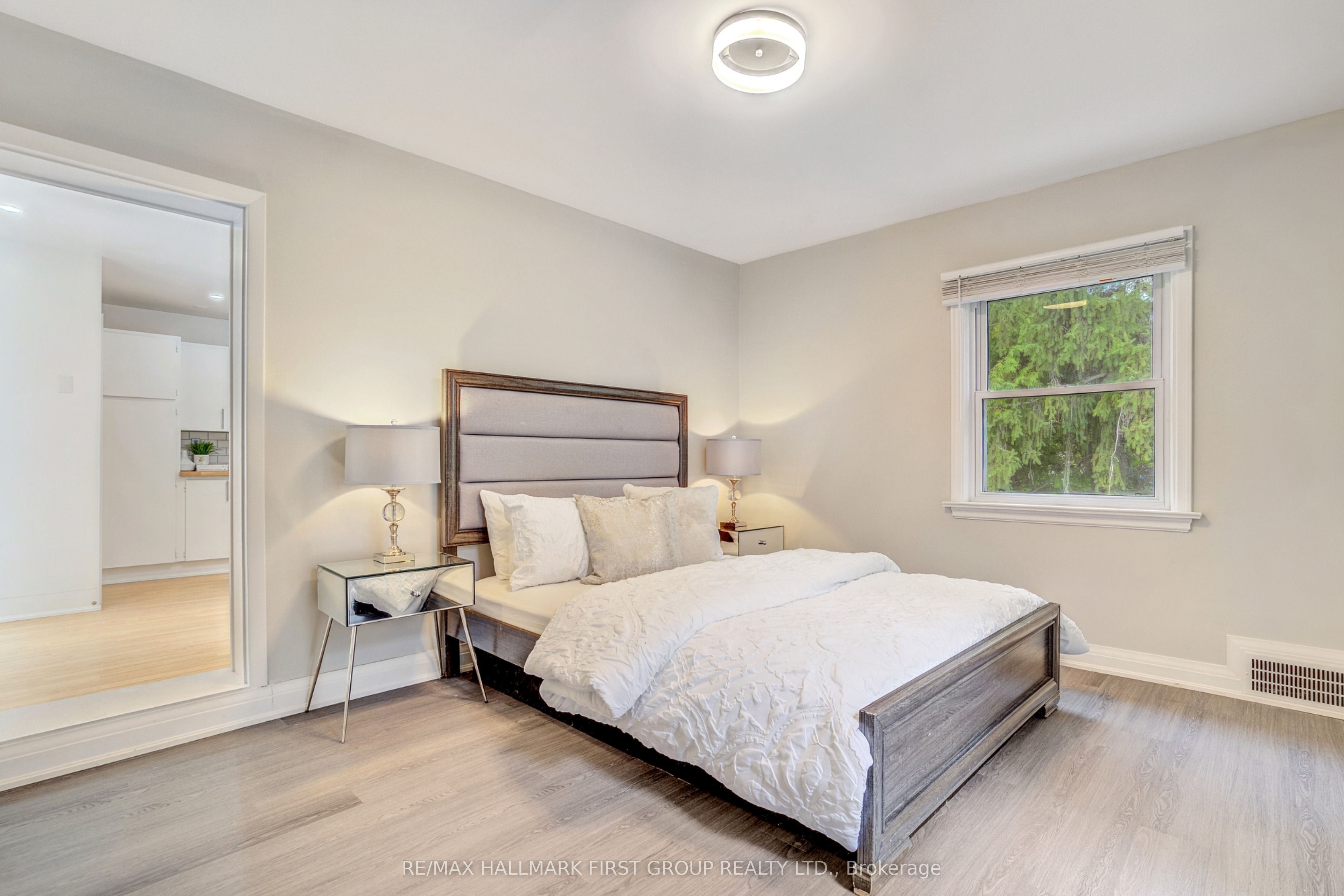 1395 Hurontario Street Property Photo 17