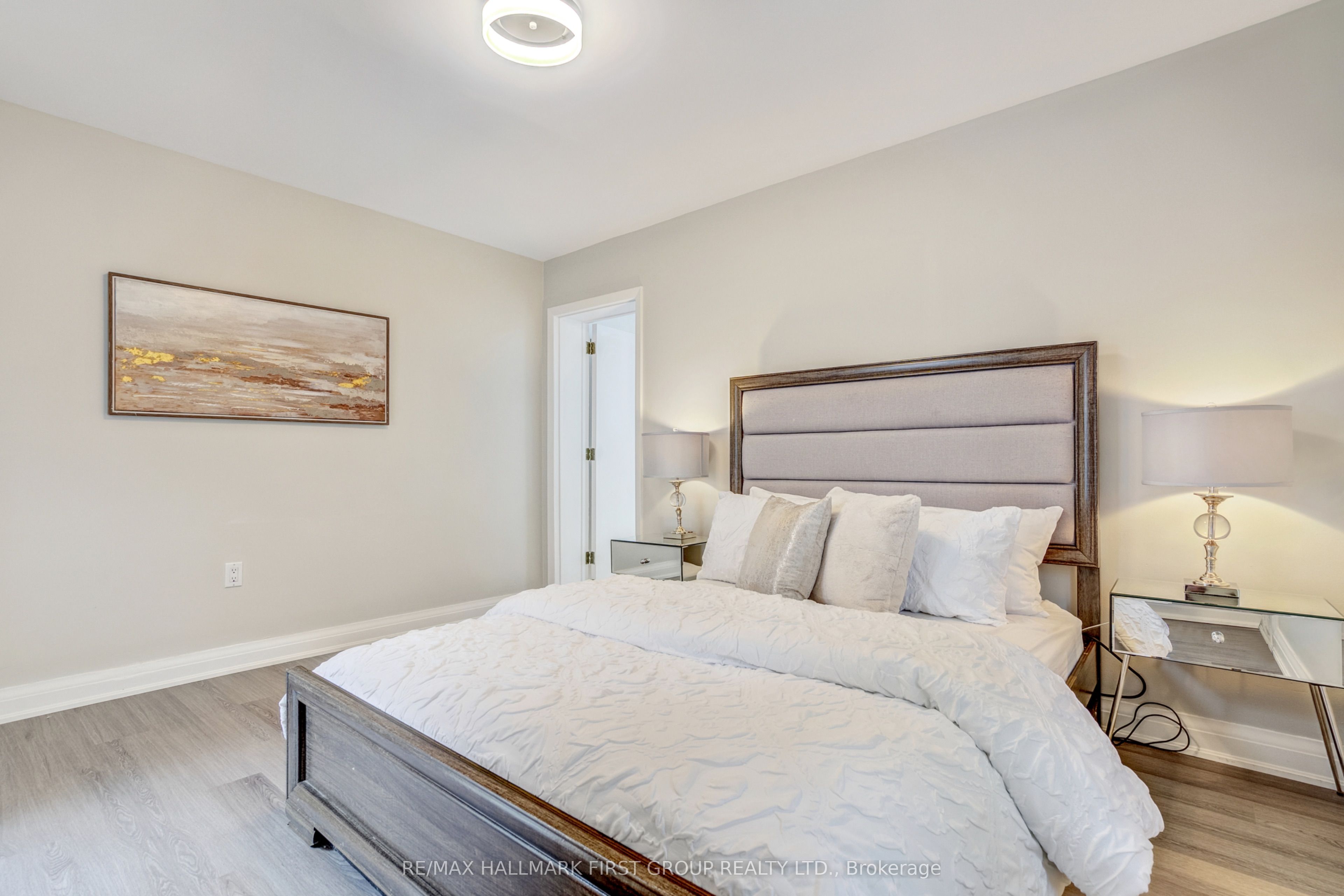 1395 Hurontario Street Property Photo 18