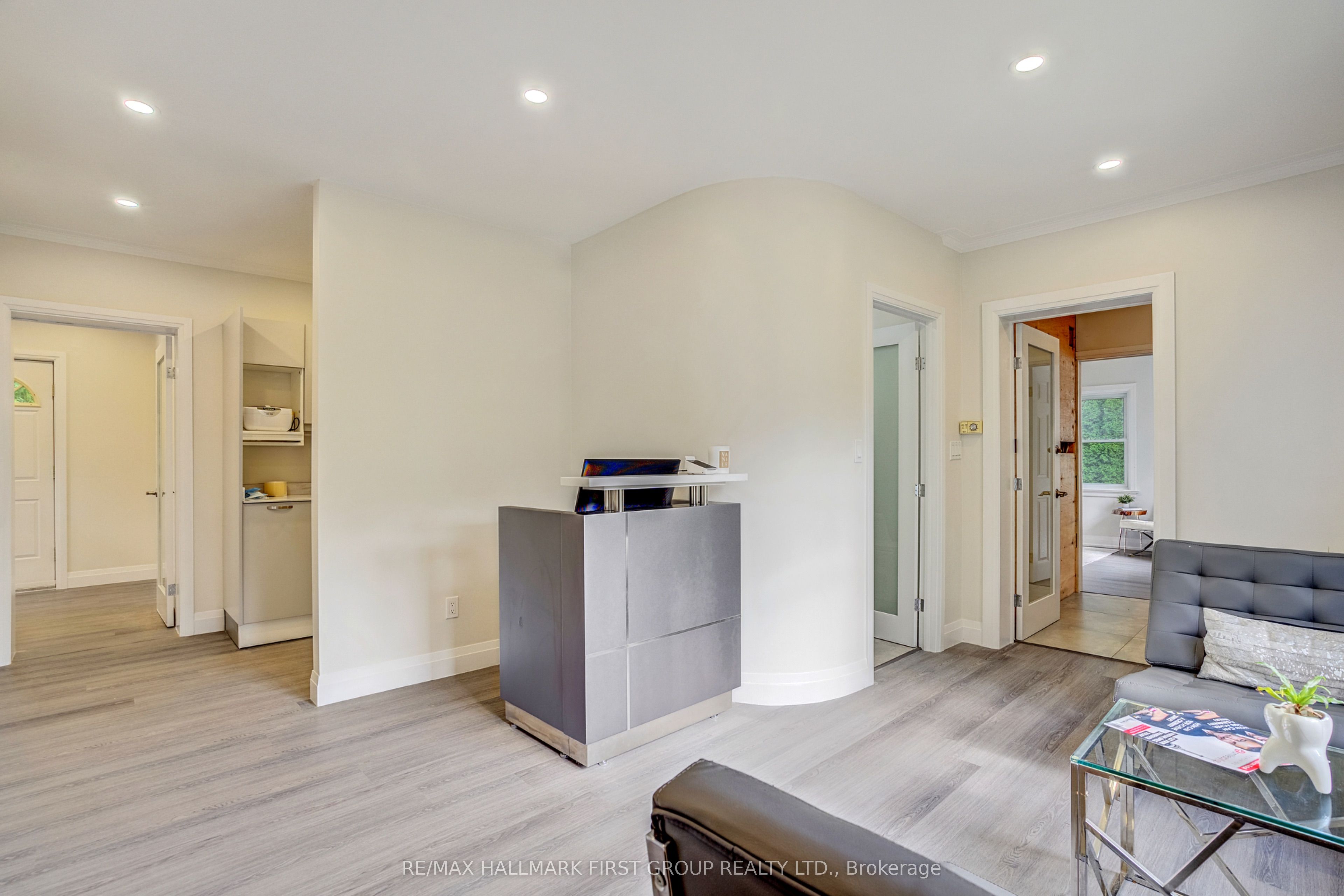 1395 Hurontario Street Property Photo 24