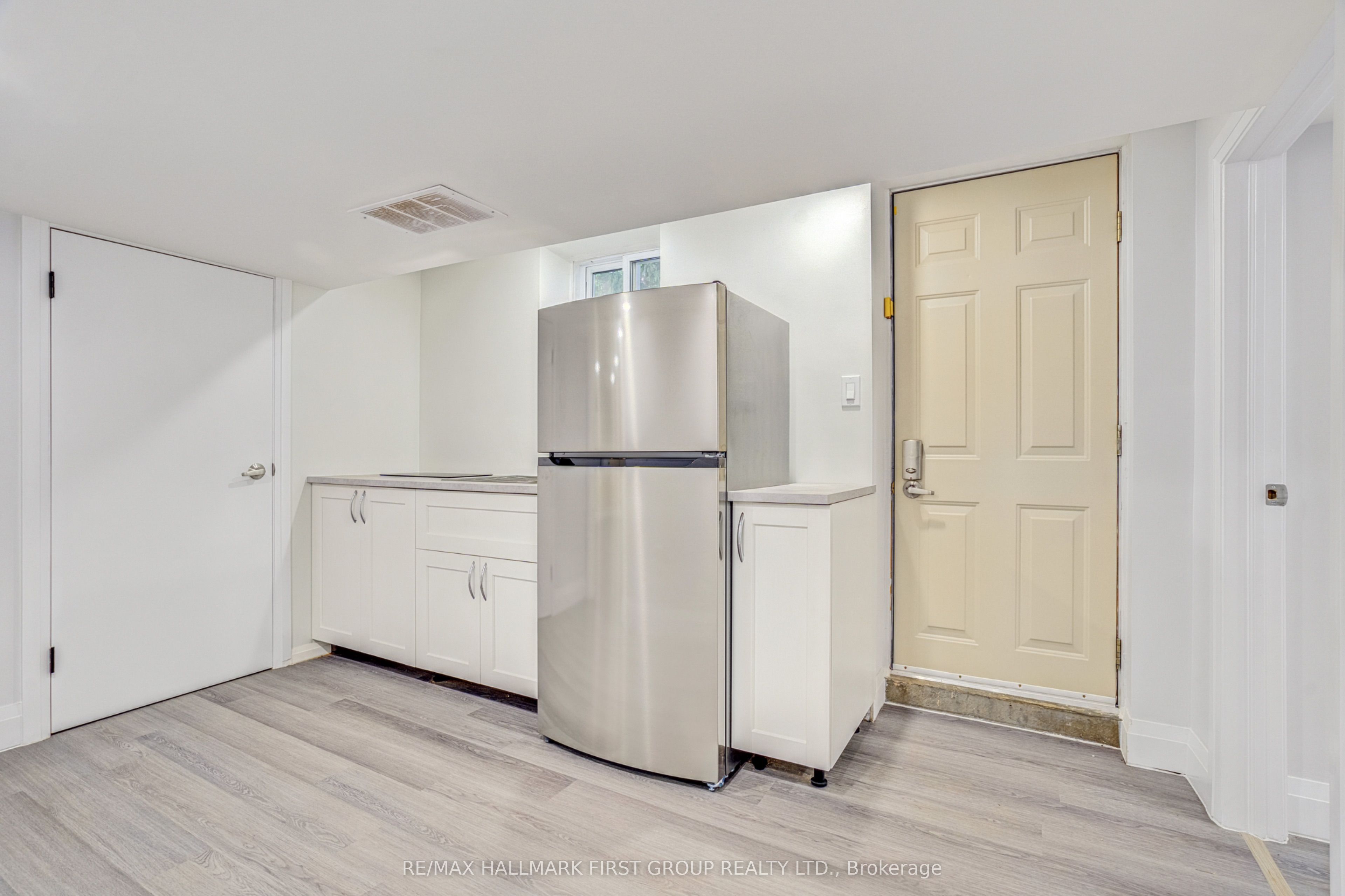 1395 Hurontario Street Property Photo 28