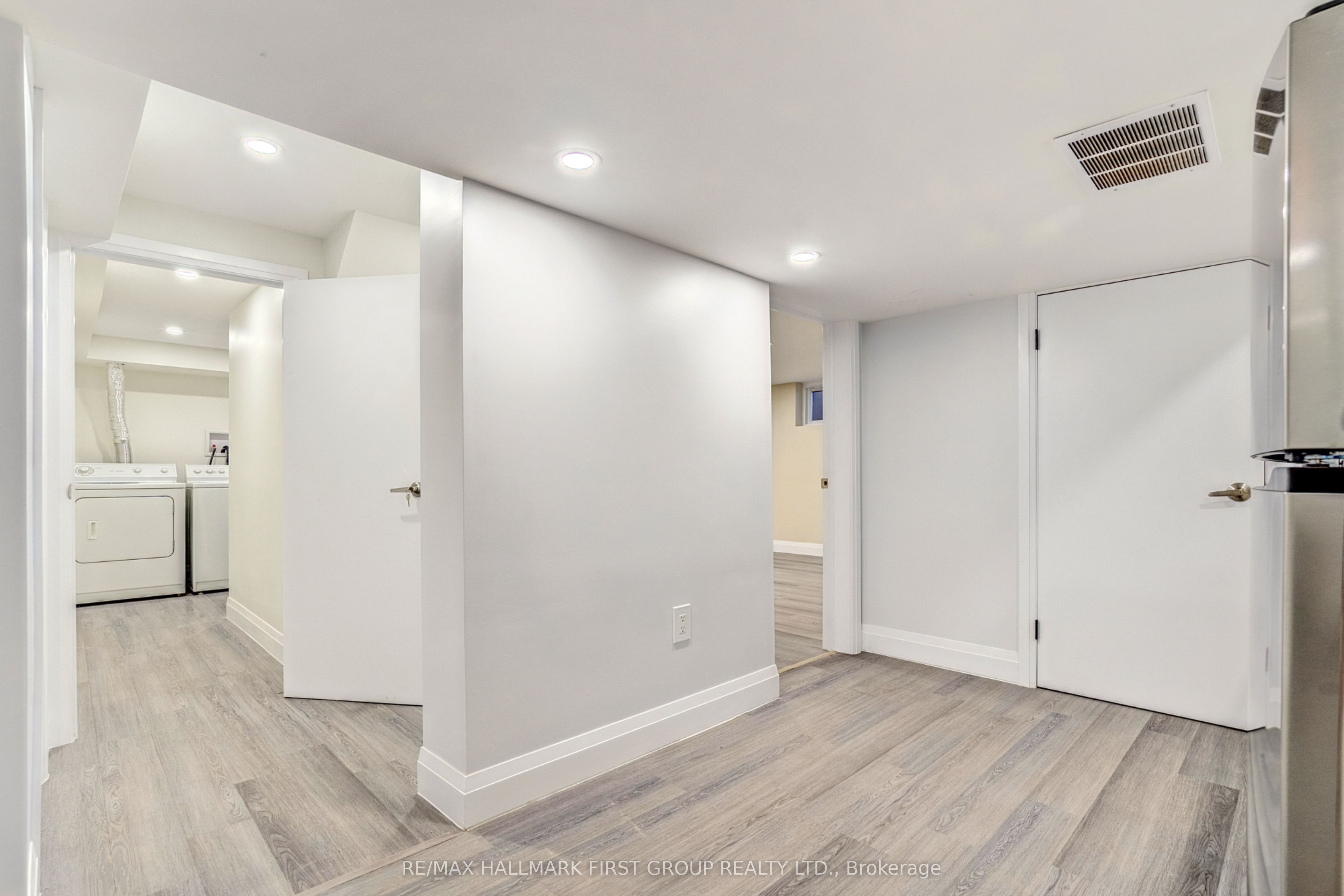 1395 Hurontario Street Property Photo 29