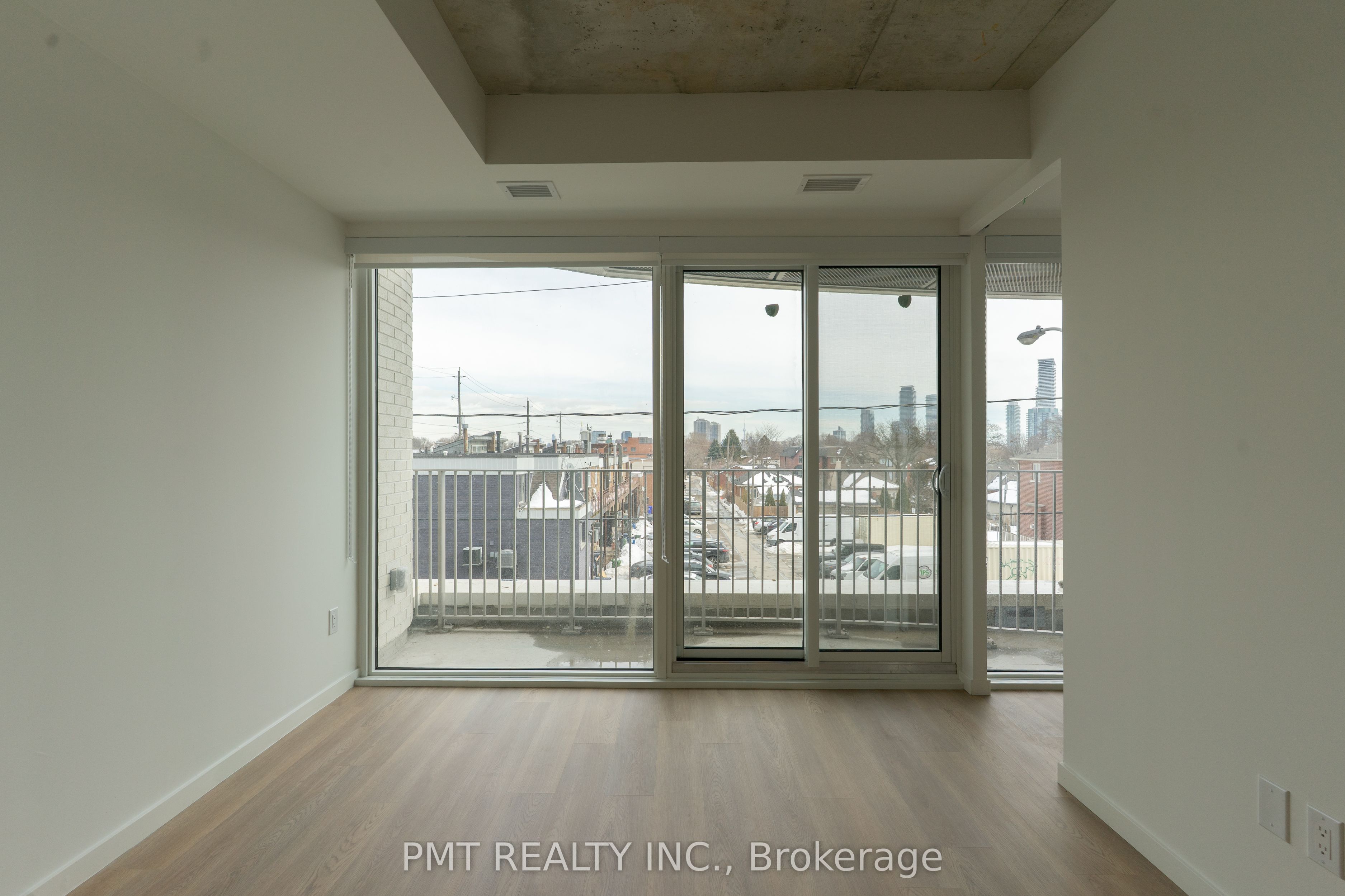 #225 - 689 The Queensway Property Photo 6