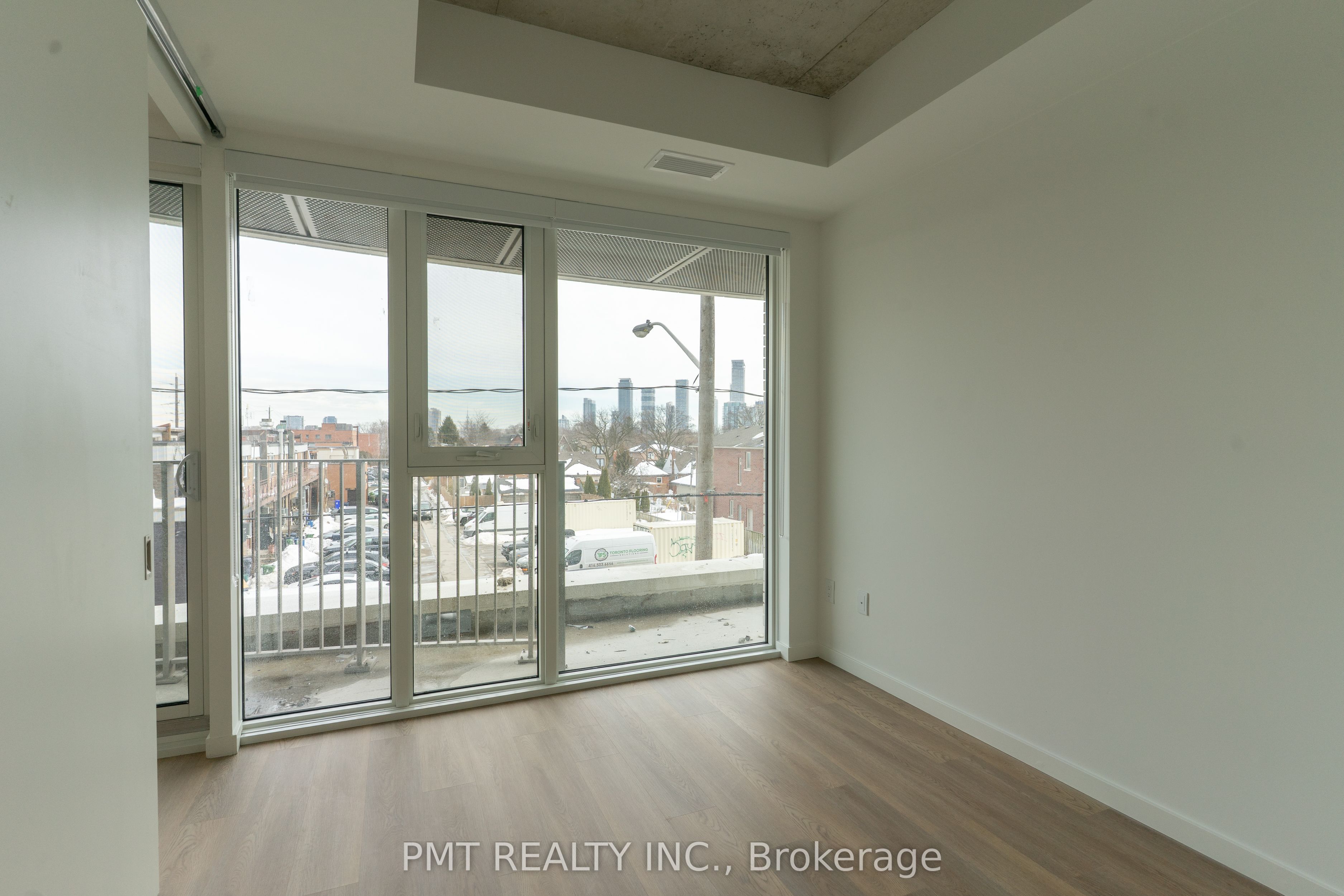 #225 - 689 The Queensway Property Photo 9