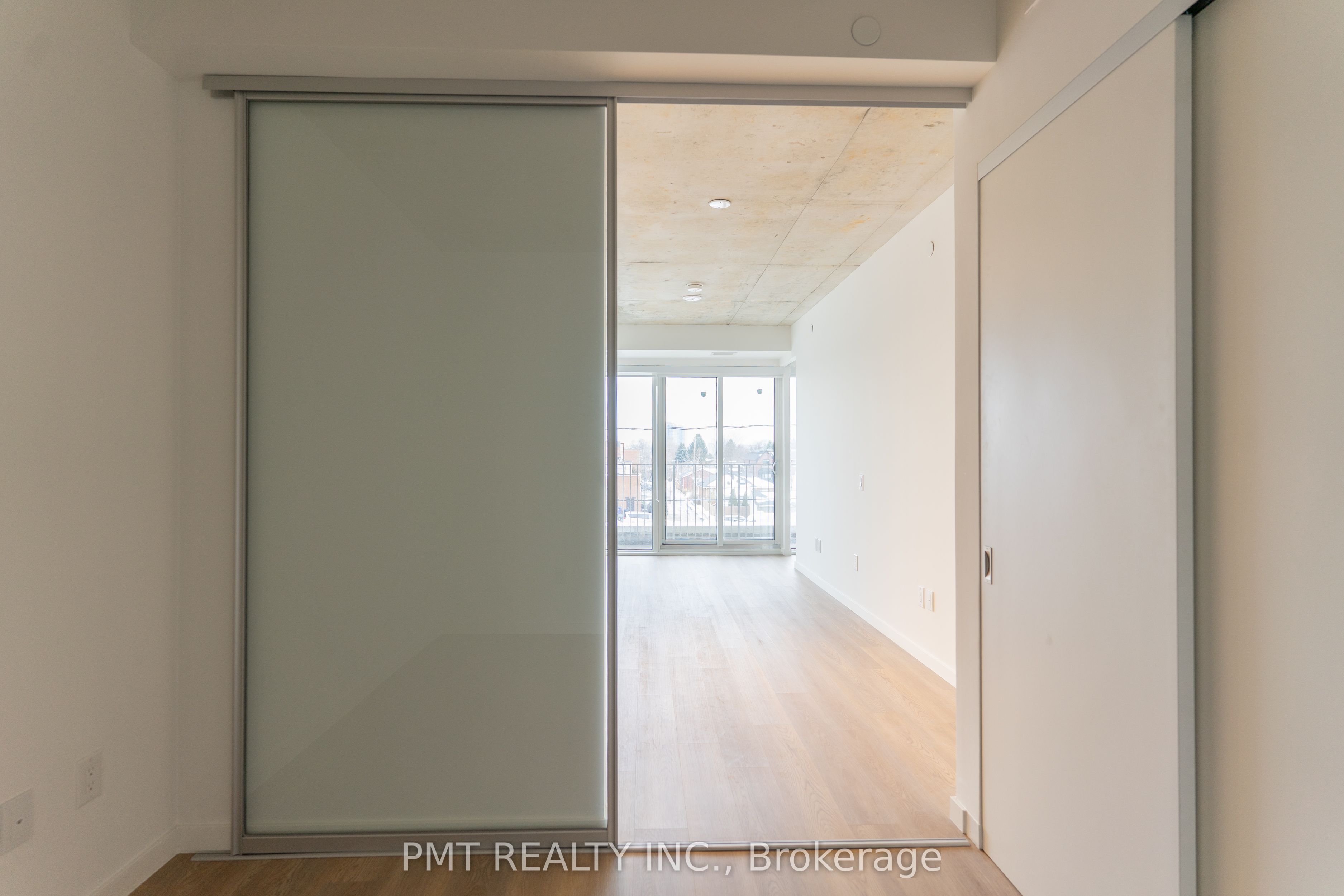 #225 - 689 The Queensway Property Photo 12