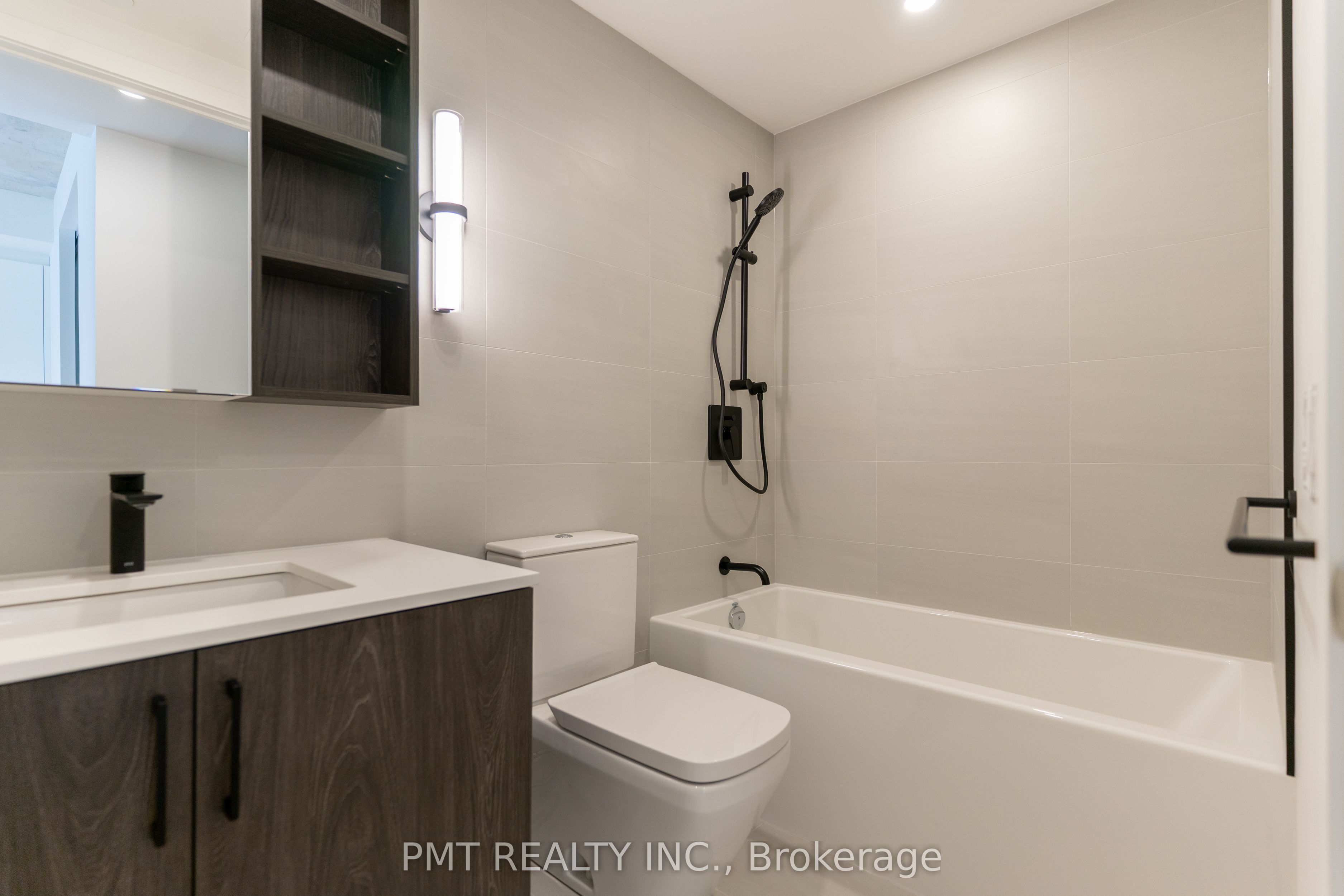 #225 - 689 The Queensway Property Photo 13