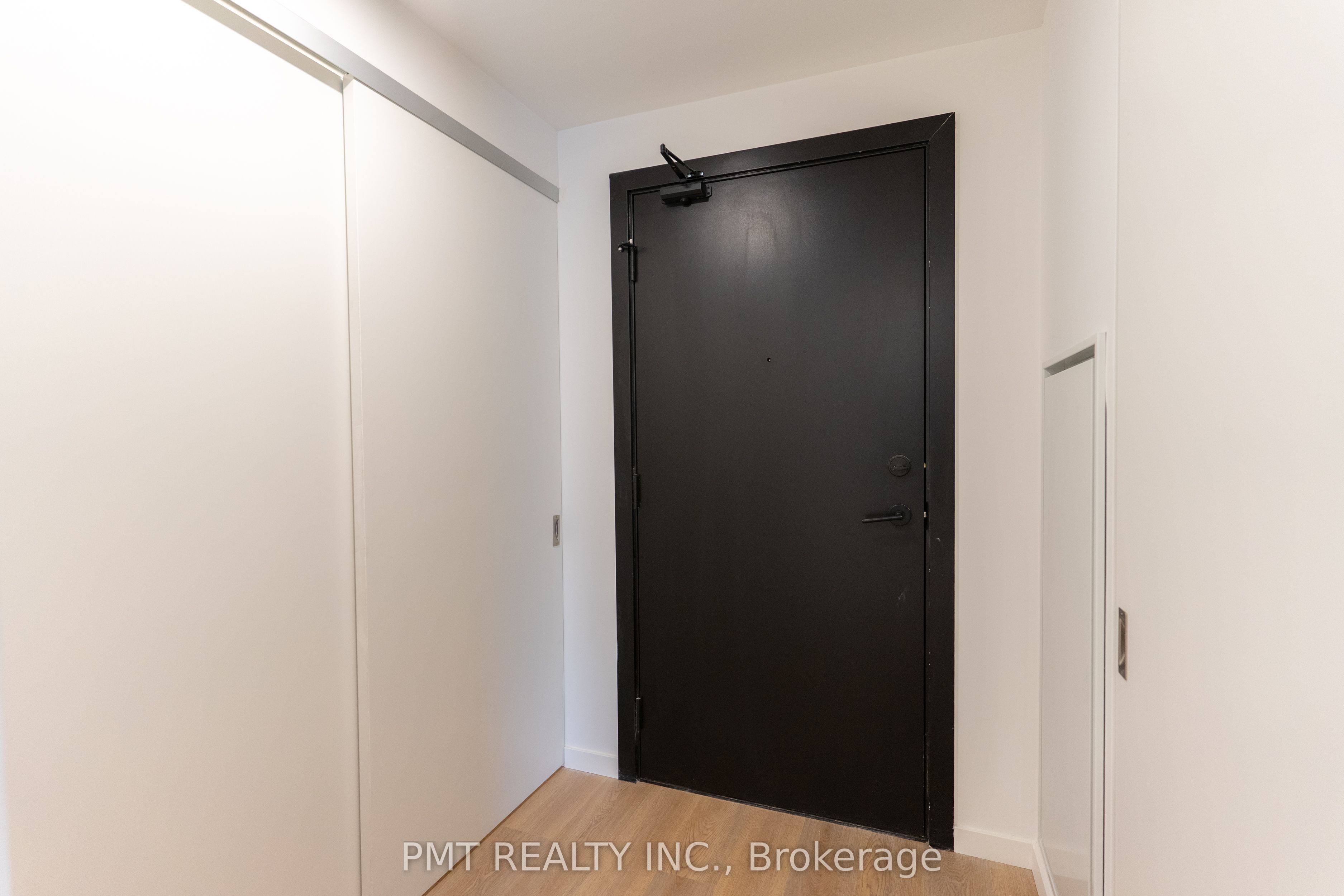 #225 - 689 The Queensway Property Photo 14