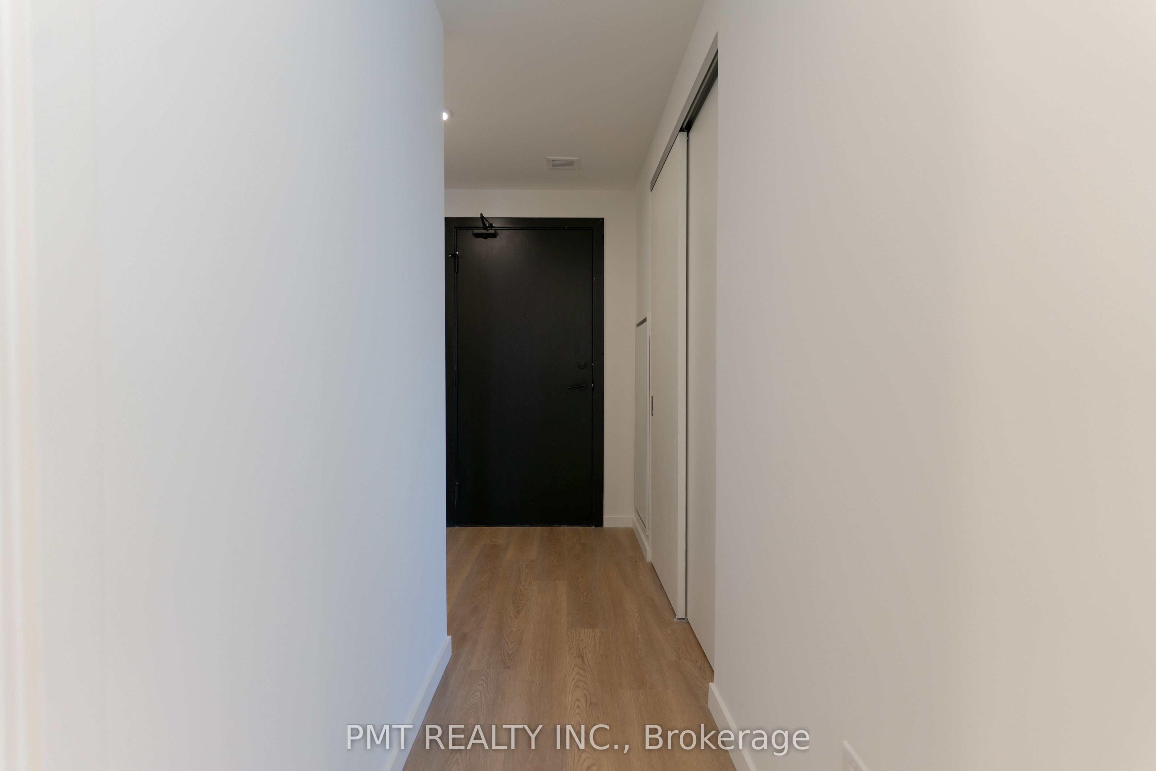 #225 - 689 The Queensway Property Photo 15
