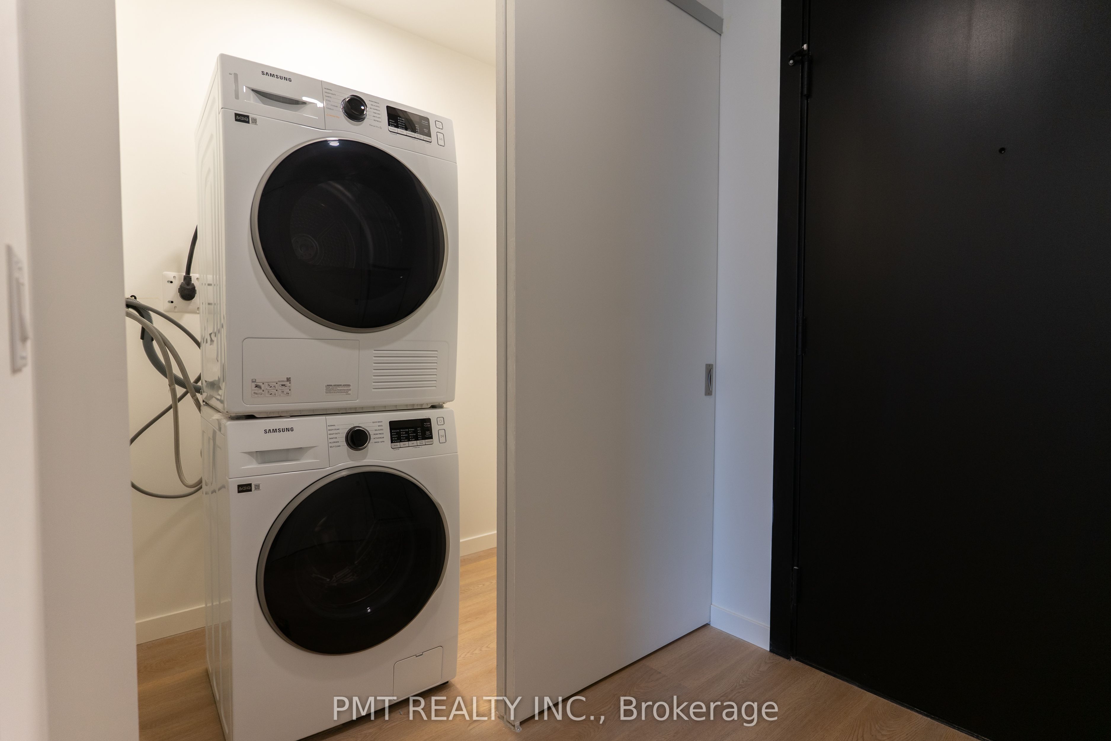 #225 - 689 The Queensway Property Photo 16