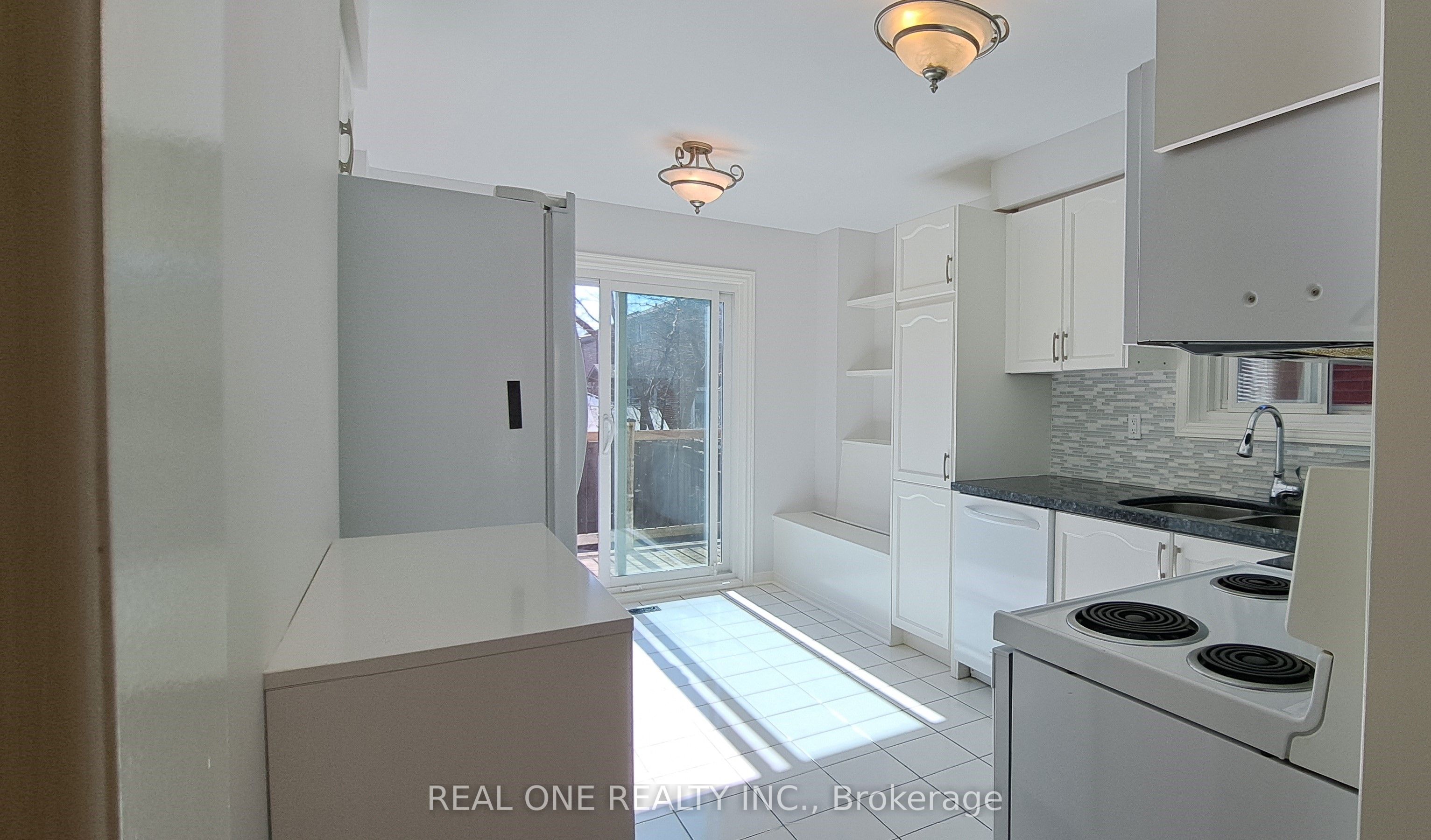 552 Marlatt Drive Property Photo 6