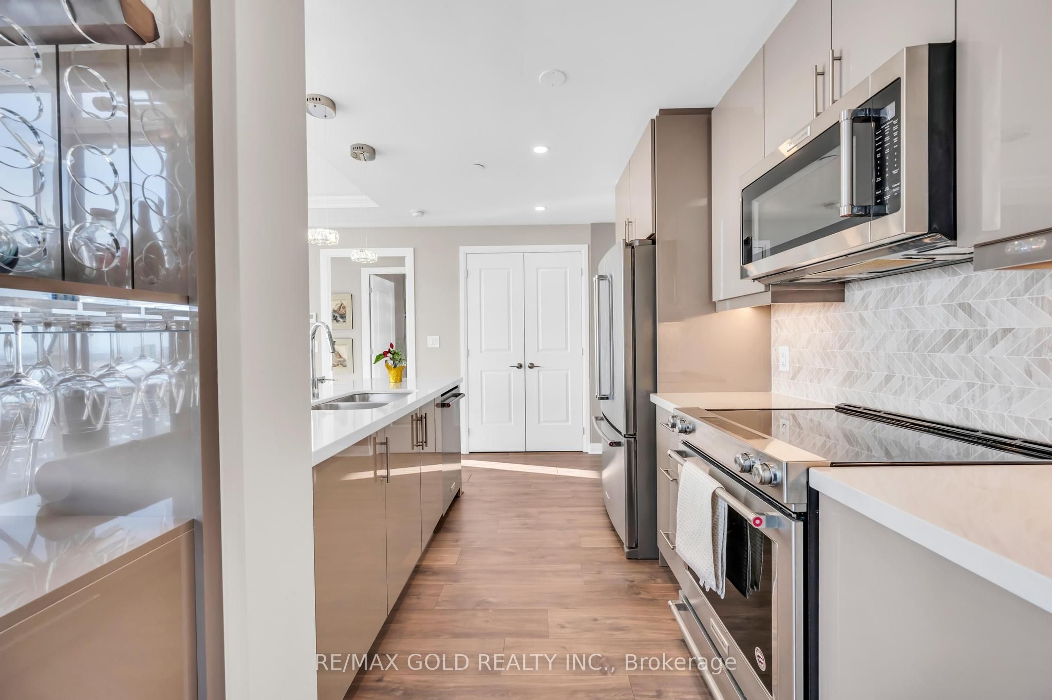 #2211 - 5033 Four Springs Avenue Property Photo 26