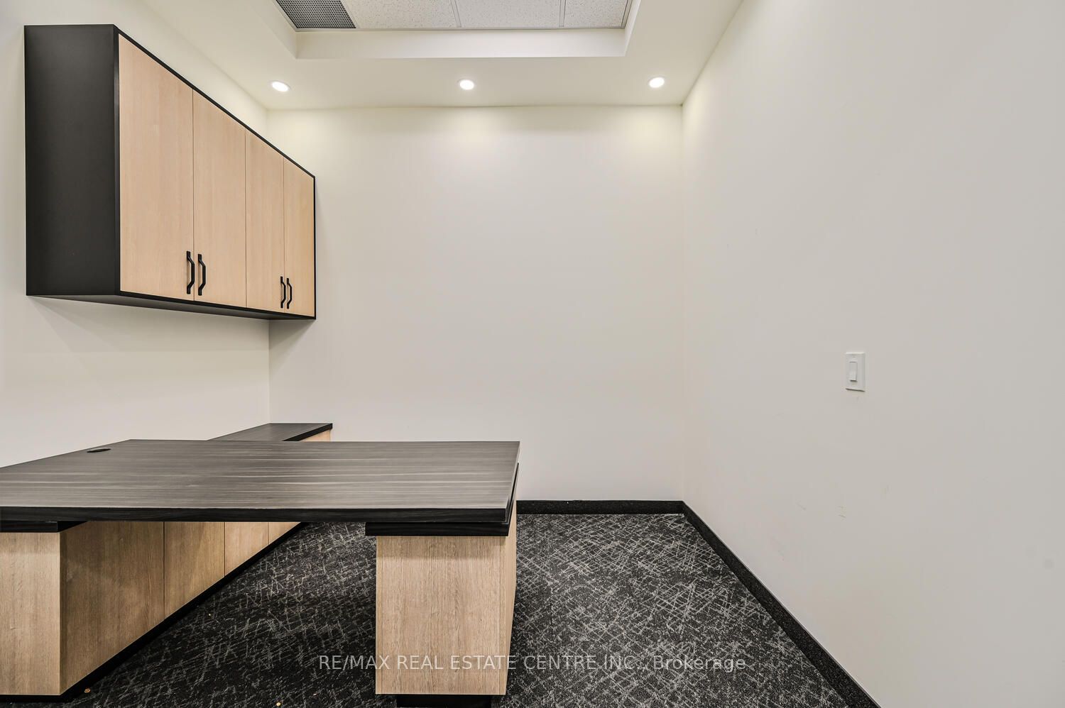 2565 Steeles Ave E Property Photo 16