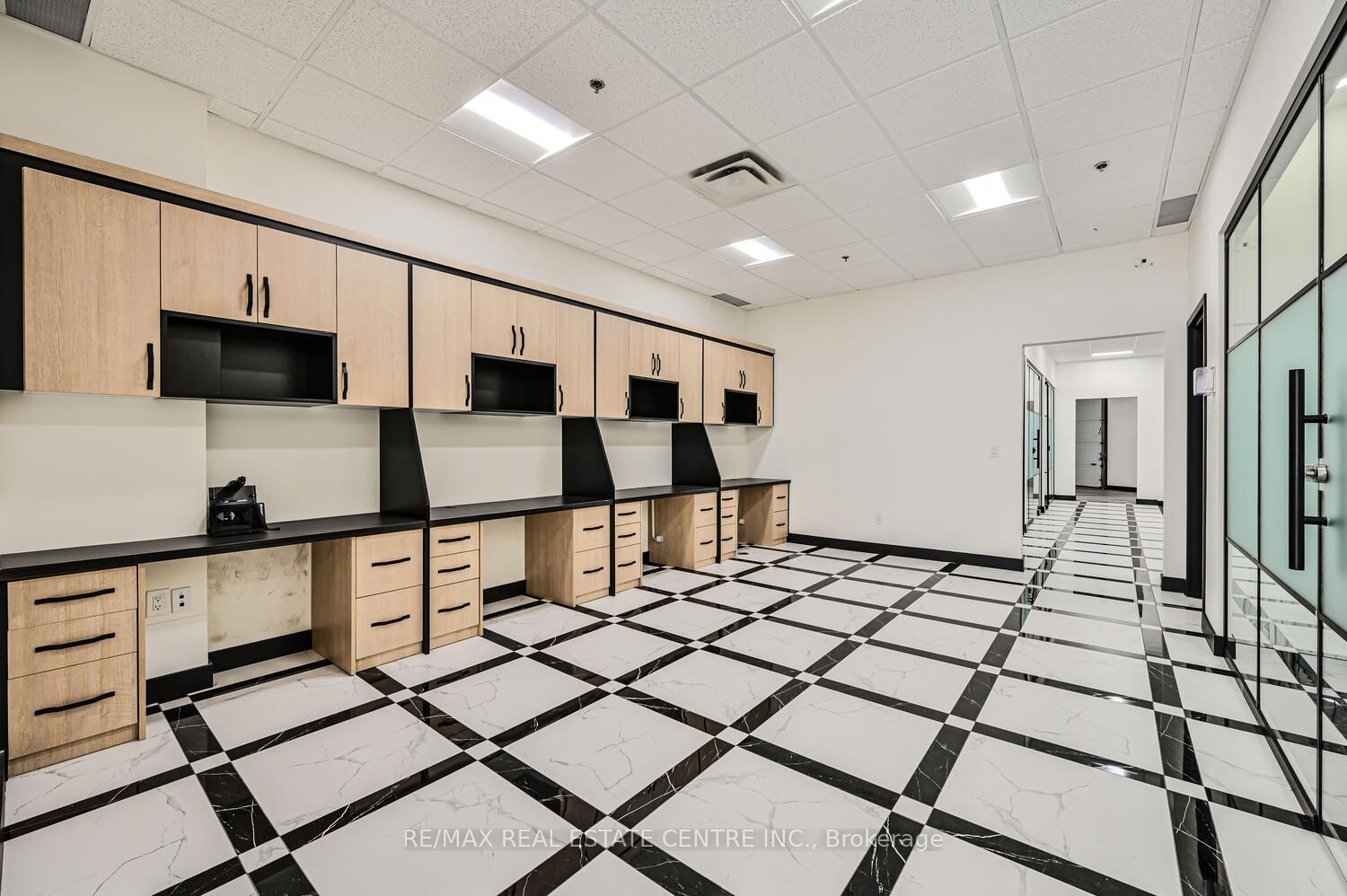 2565 Steeles Ave E Property Photo 17