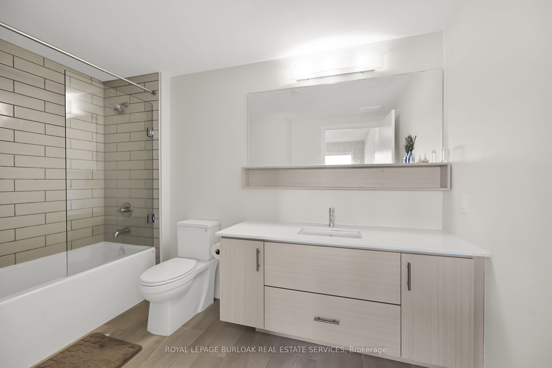 #312 - 320 Plains Road Property Photo 13