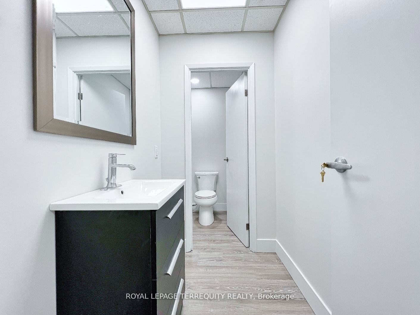 #16d - 160 The Westway Property Photo 7