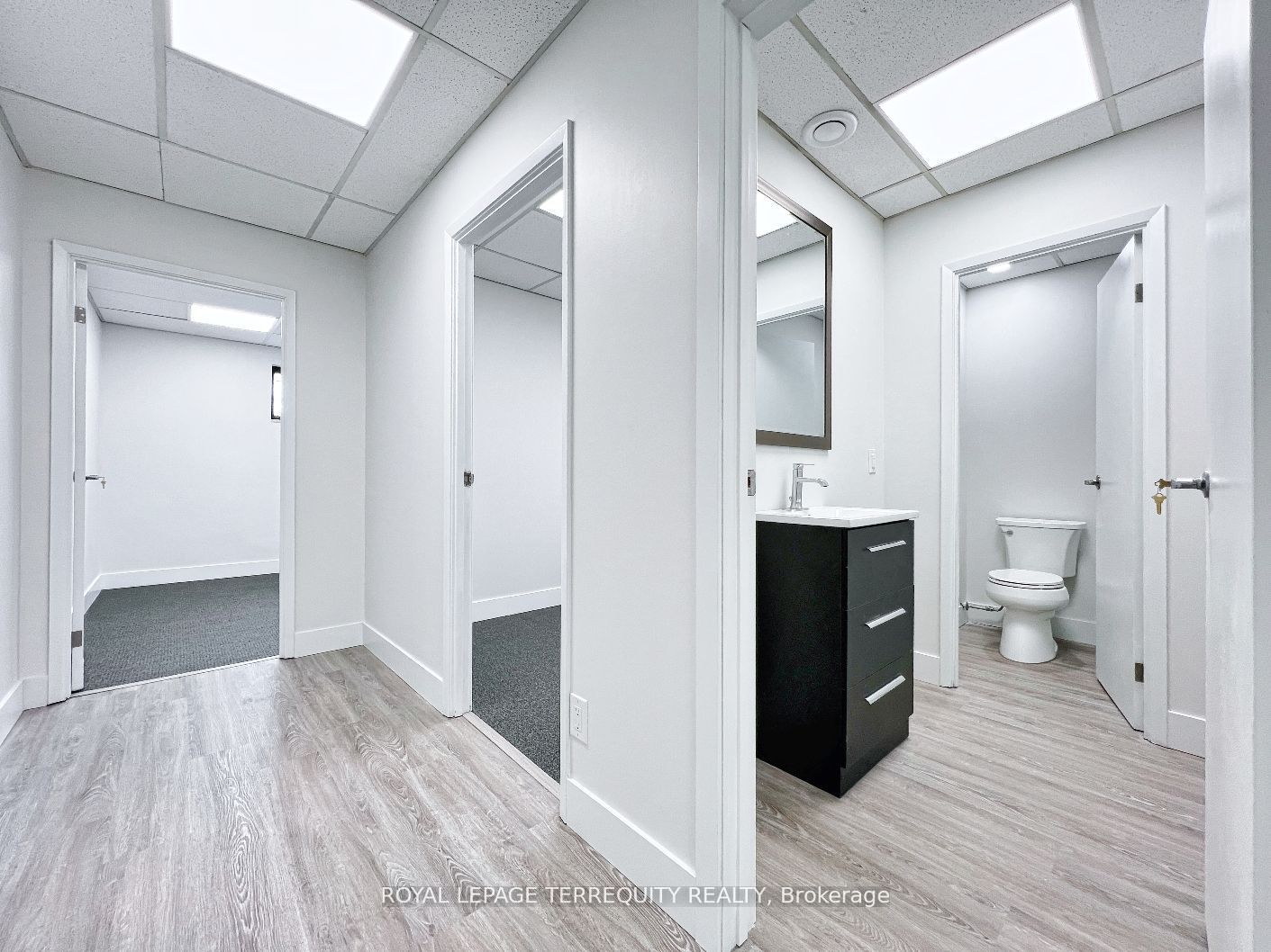 #16d - 160 The Westway Property Photo 8