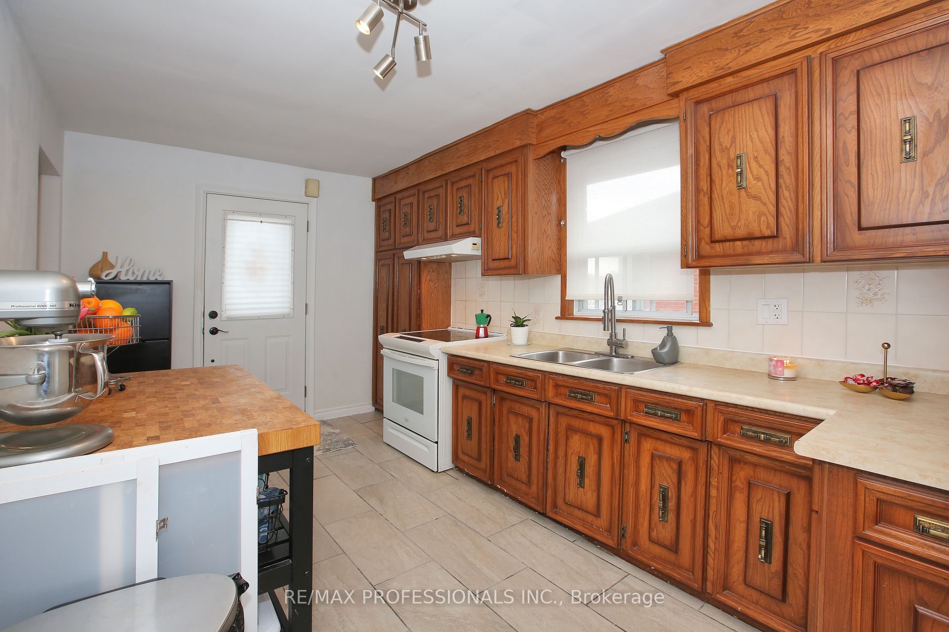96 Nordin Avenue Property Photo 8