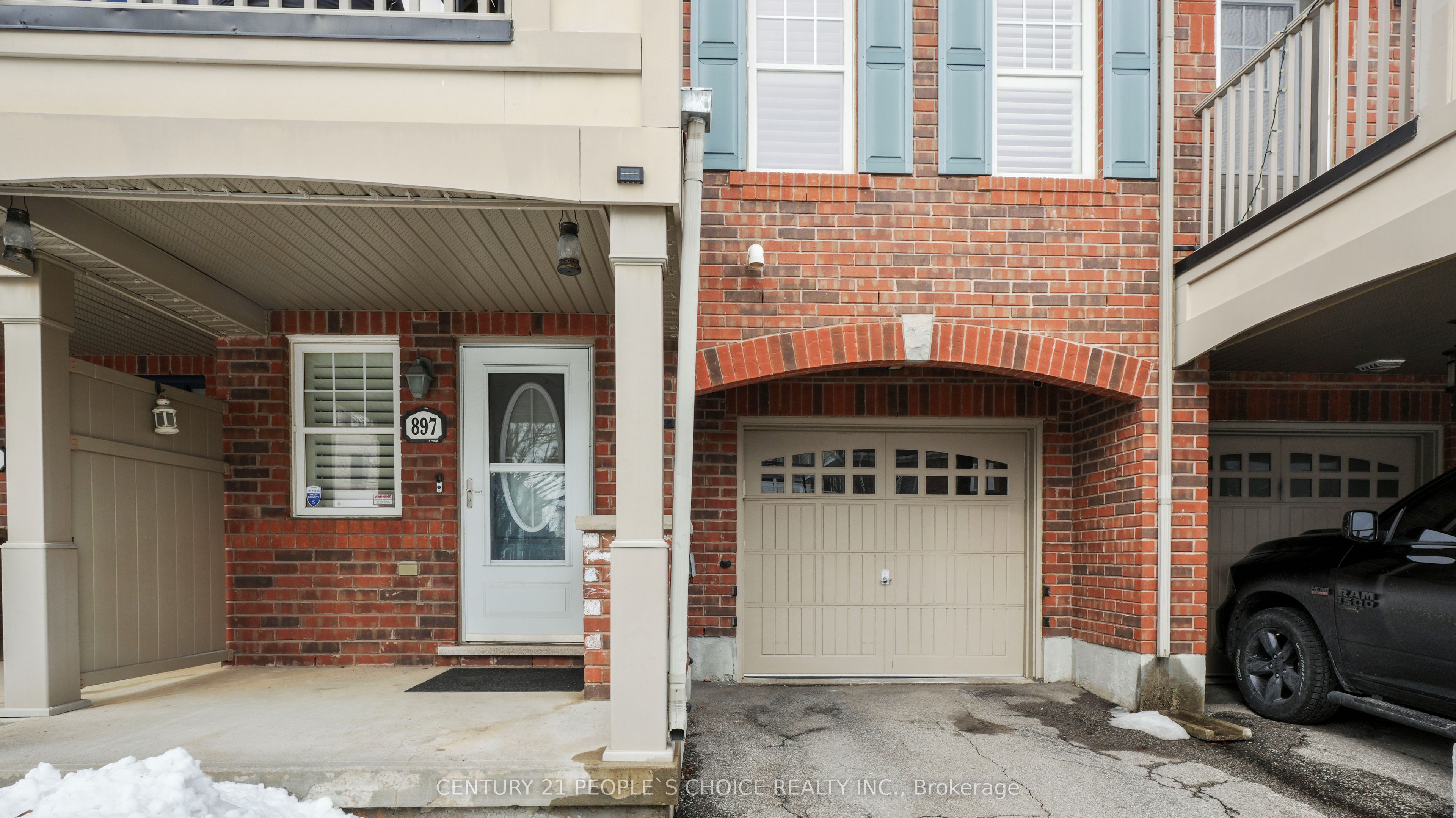 897 Willingdon Crescent Property Photo 1
